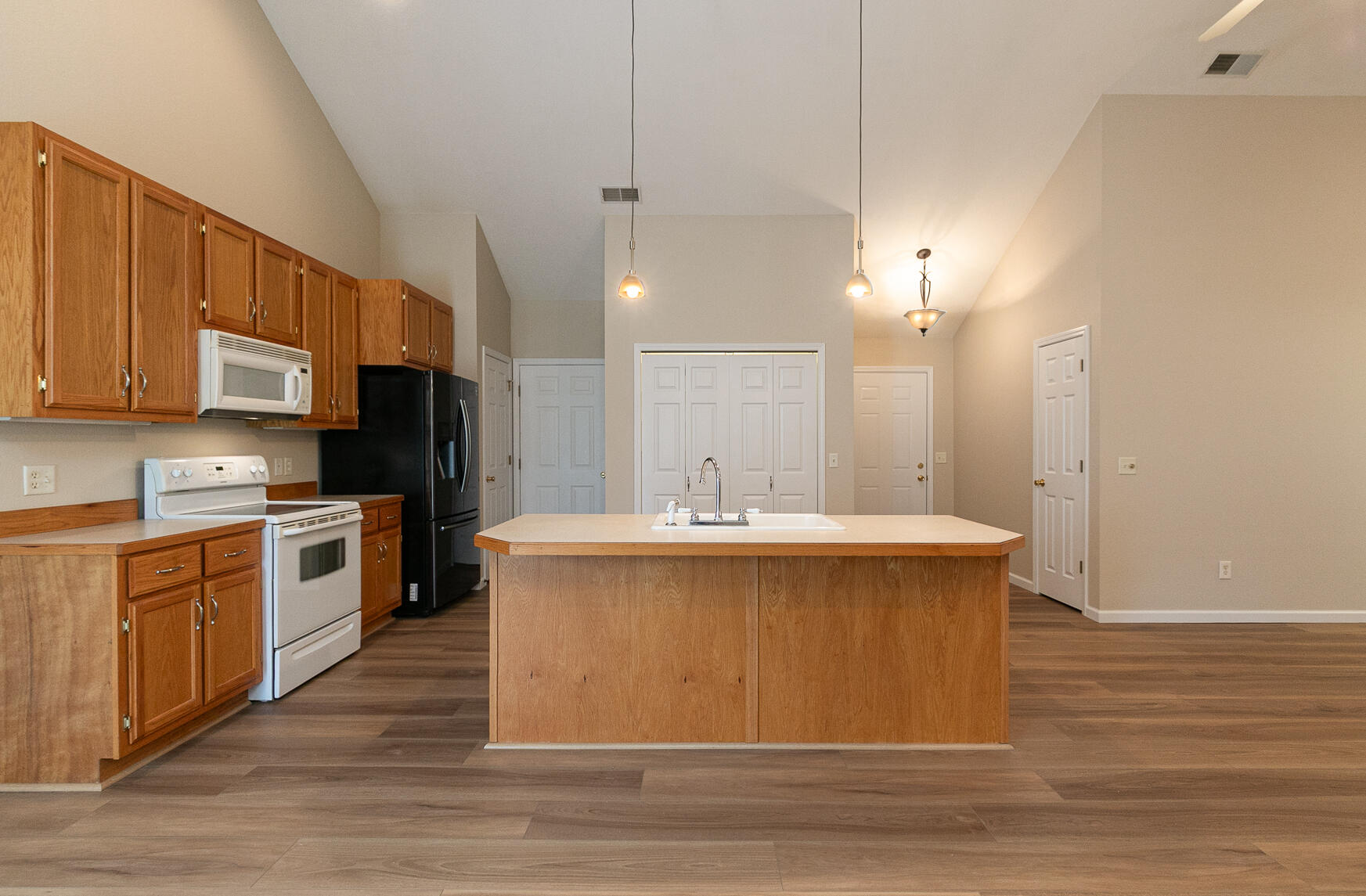 500 North Oakland Avenue Property Photo 6