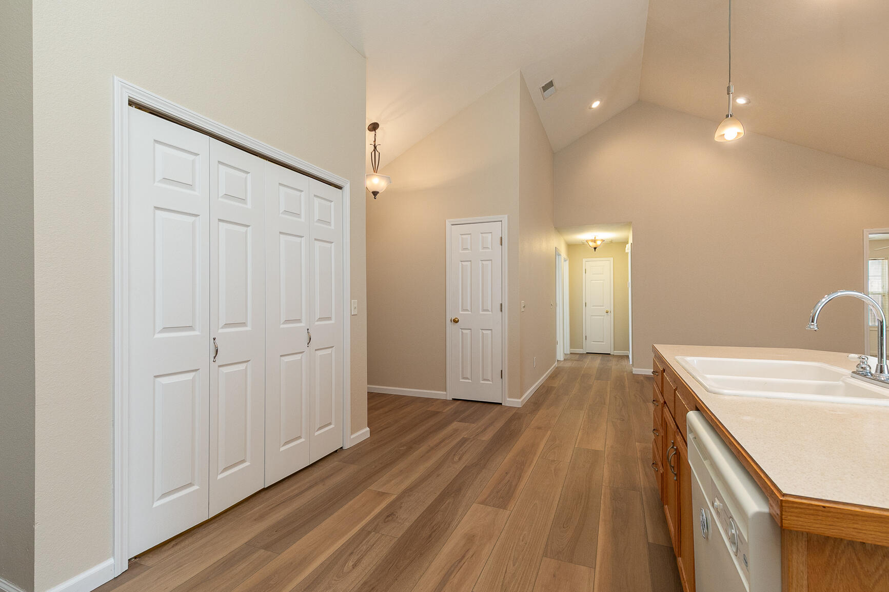 500 North Oakland Avenue Property Photo 7