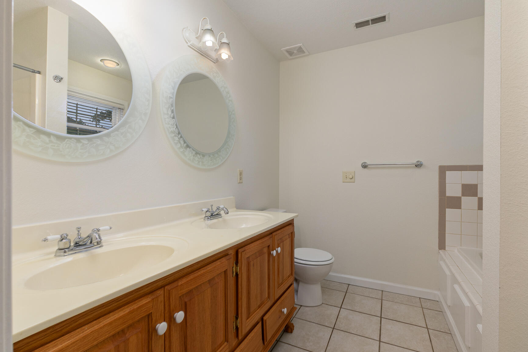 500 North Oakland Avenue Property Photo 14