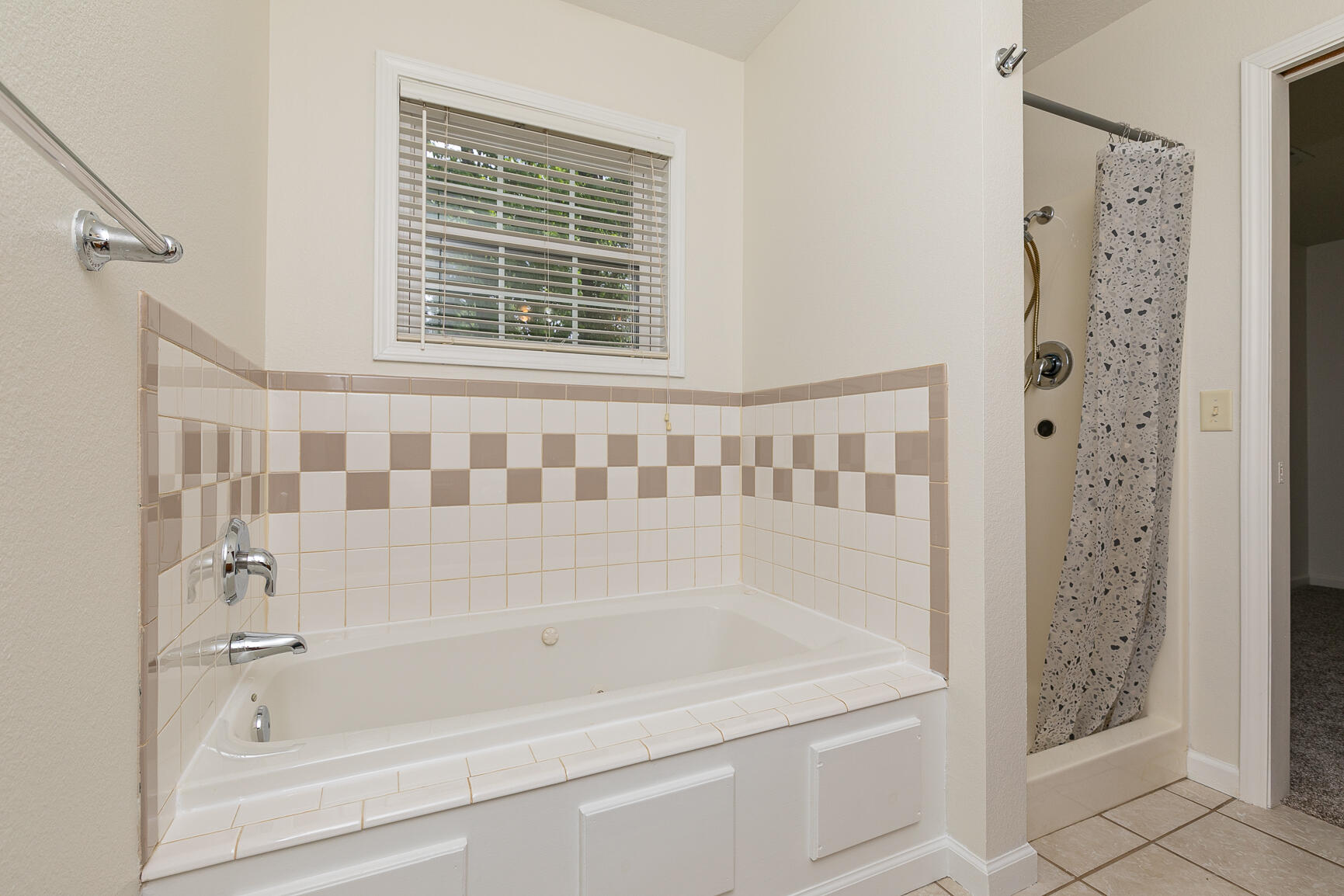 500 North Oakland Avenue Property Photo 15