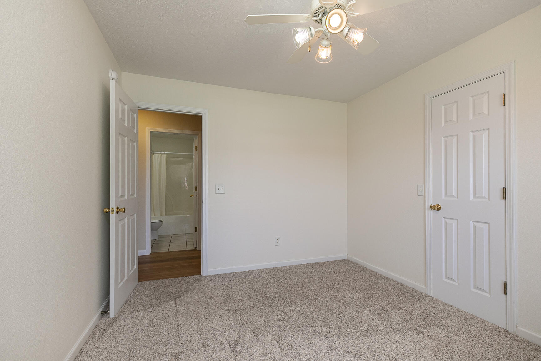 500 North Oakland Avenue Property Photo 18