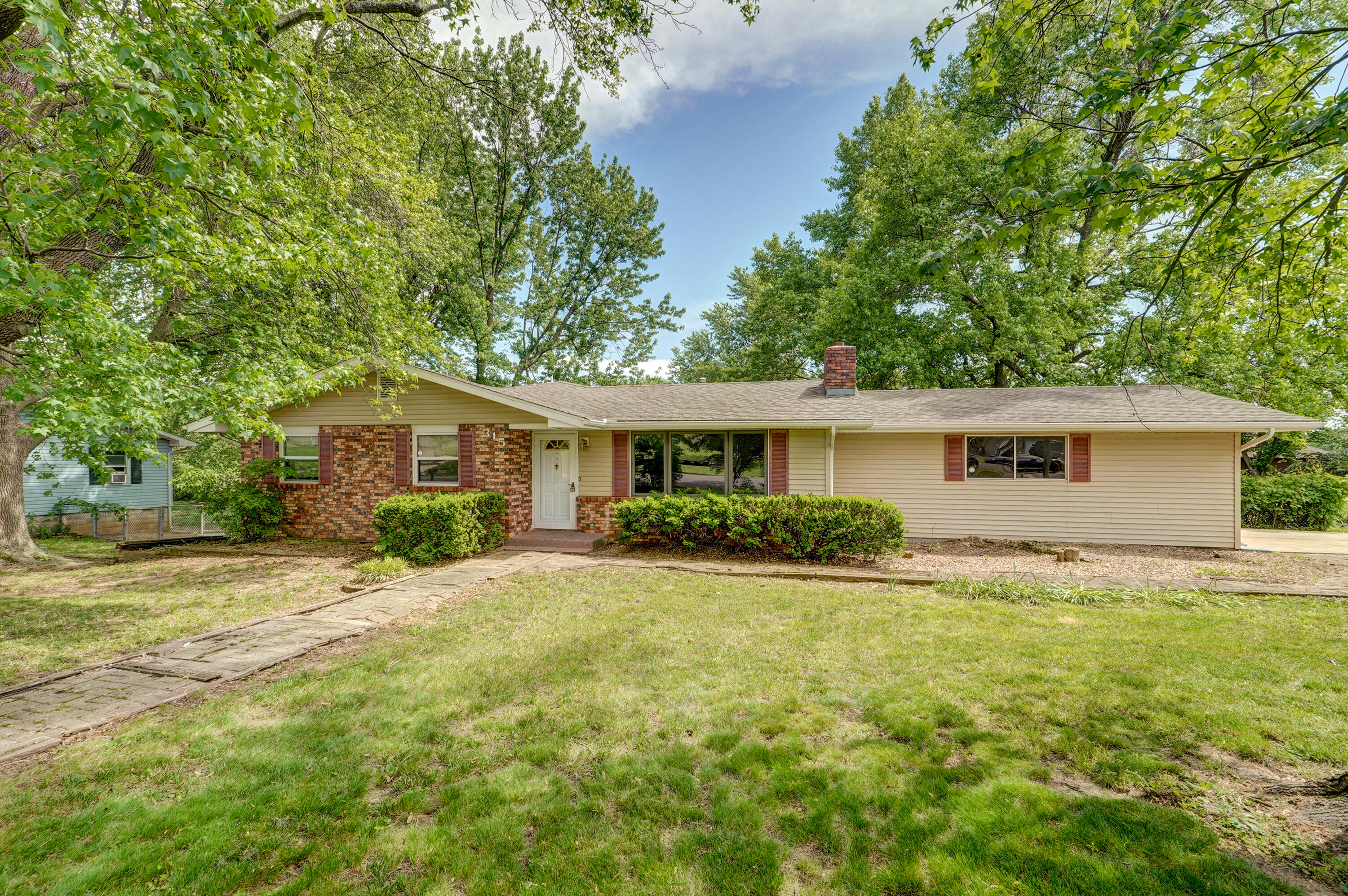 315 West Nellie Avenue Property Photo 1
