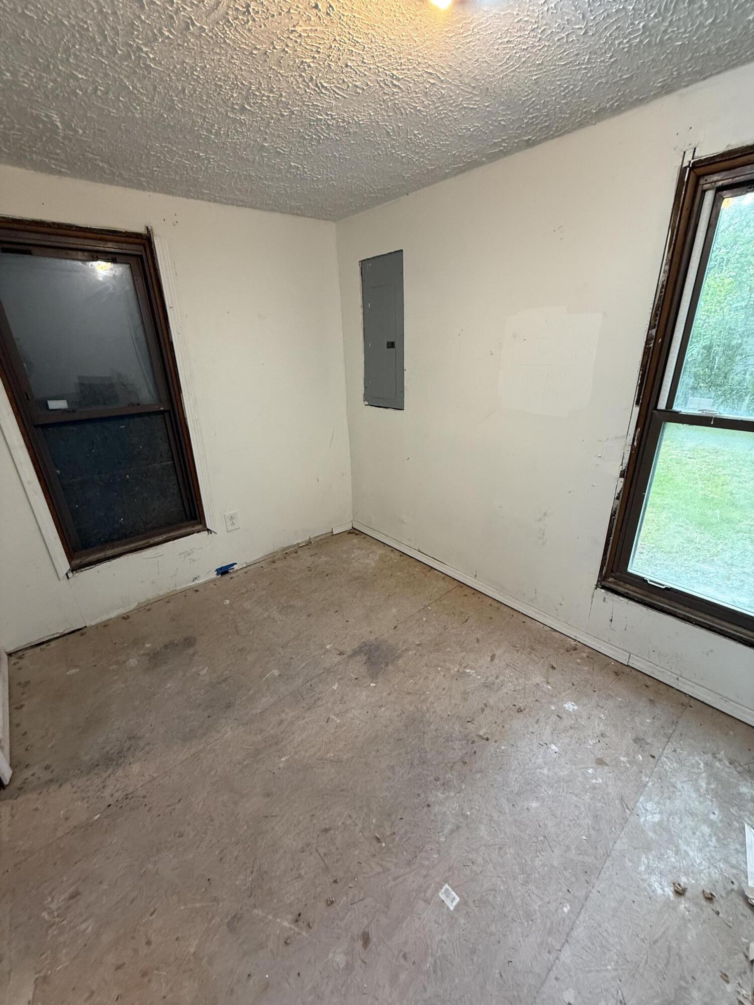 911 West Locust Street Property Photo 10