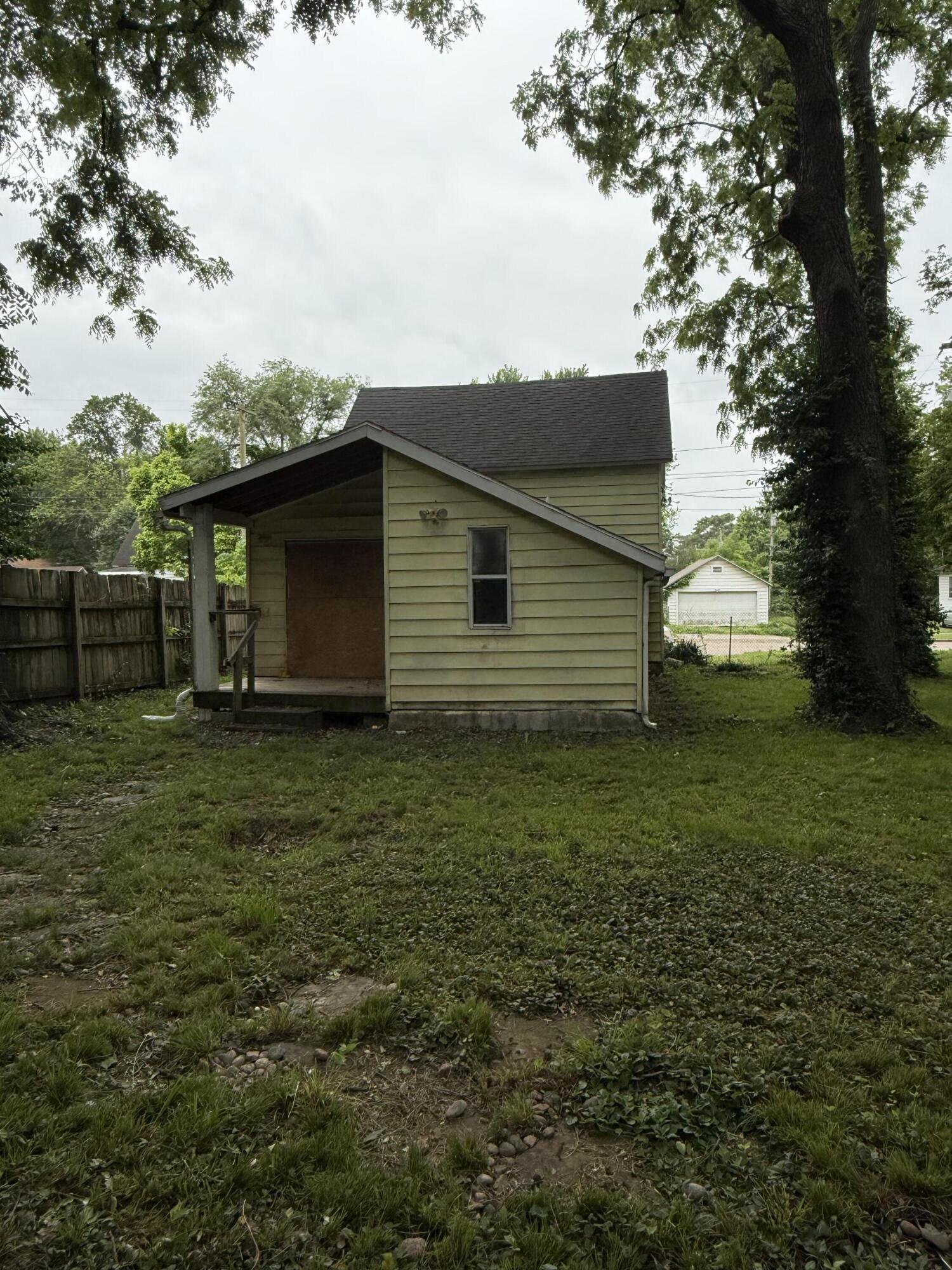 911 West Locust Street Property Photo 17