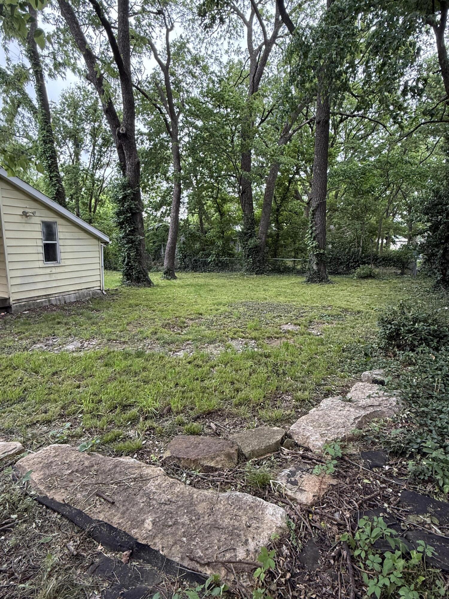911 West Locust Street Property Photo 20