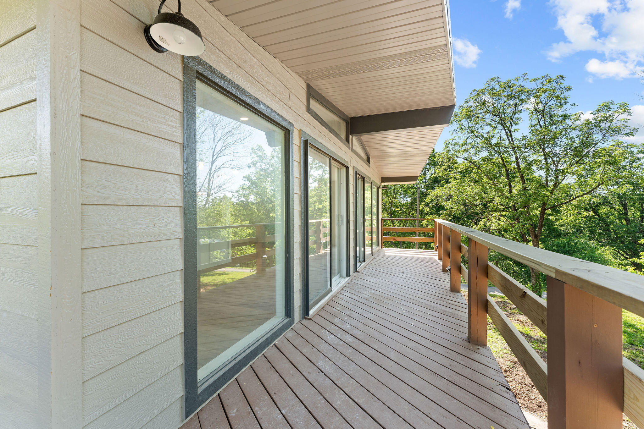 25609 Hillcrest Drive Property Photo 4