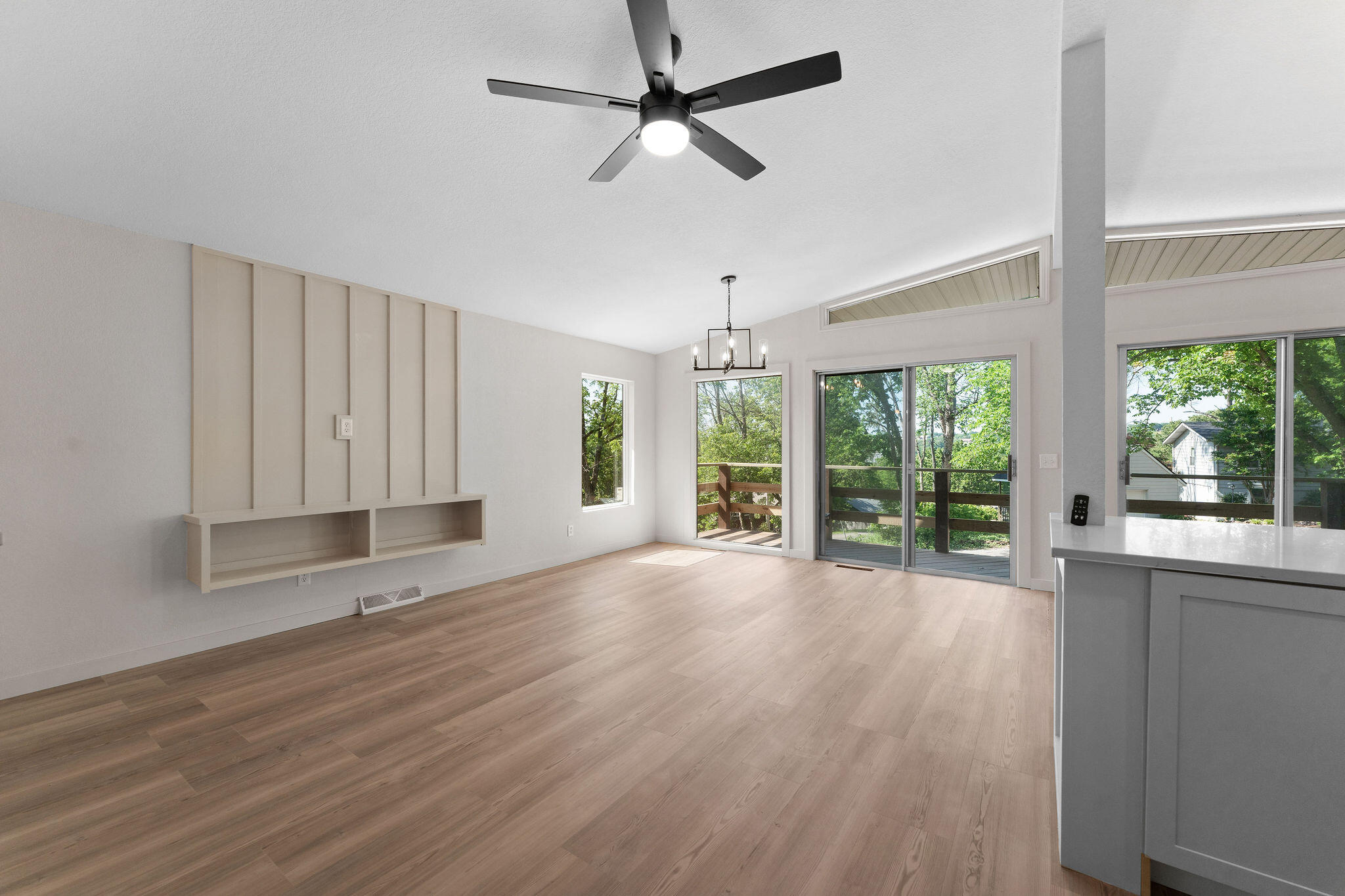 25609 Hillcrest Drive Property Photo 10