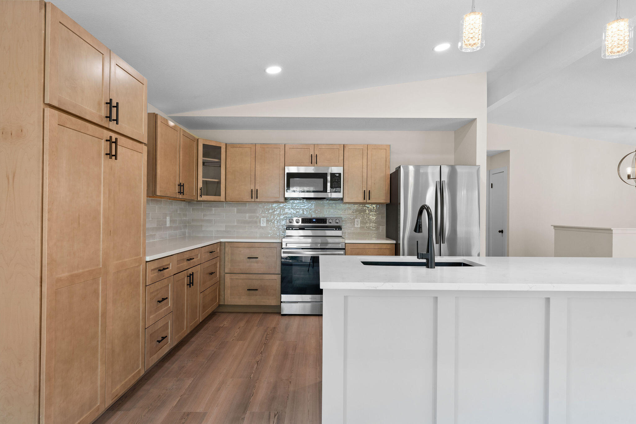 25609 Hillcrest Drive Property Photo 11
