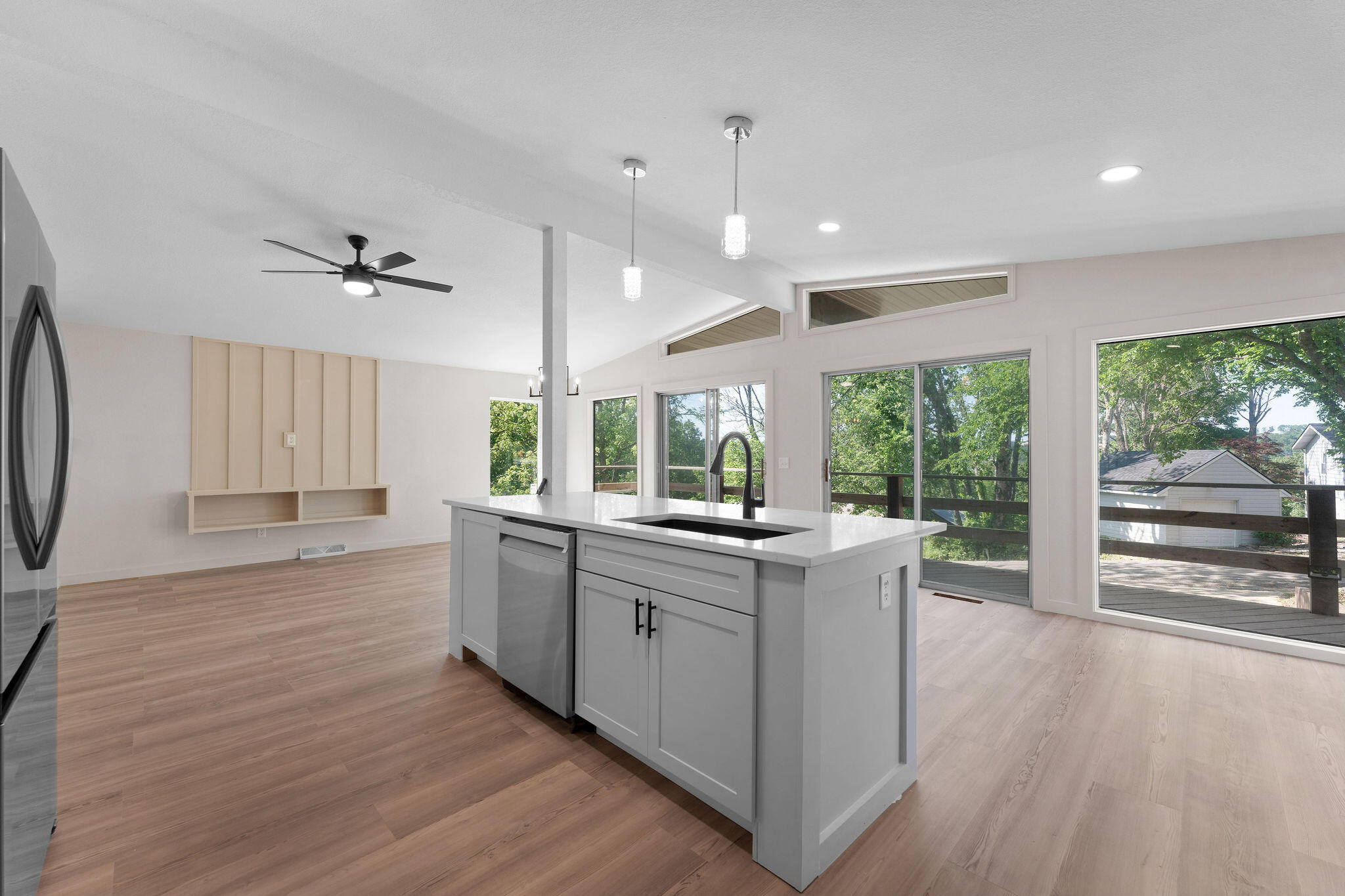 25609 Hillcrest Drive Property Photo 15