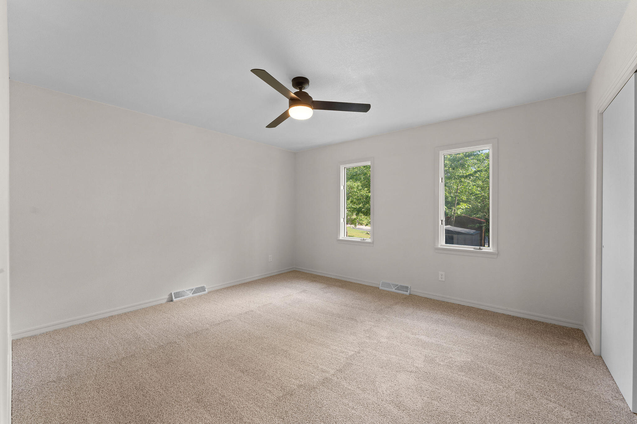 25609 Hillcrest Drive Property Photo 18