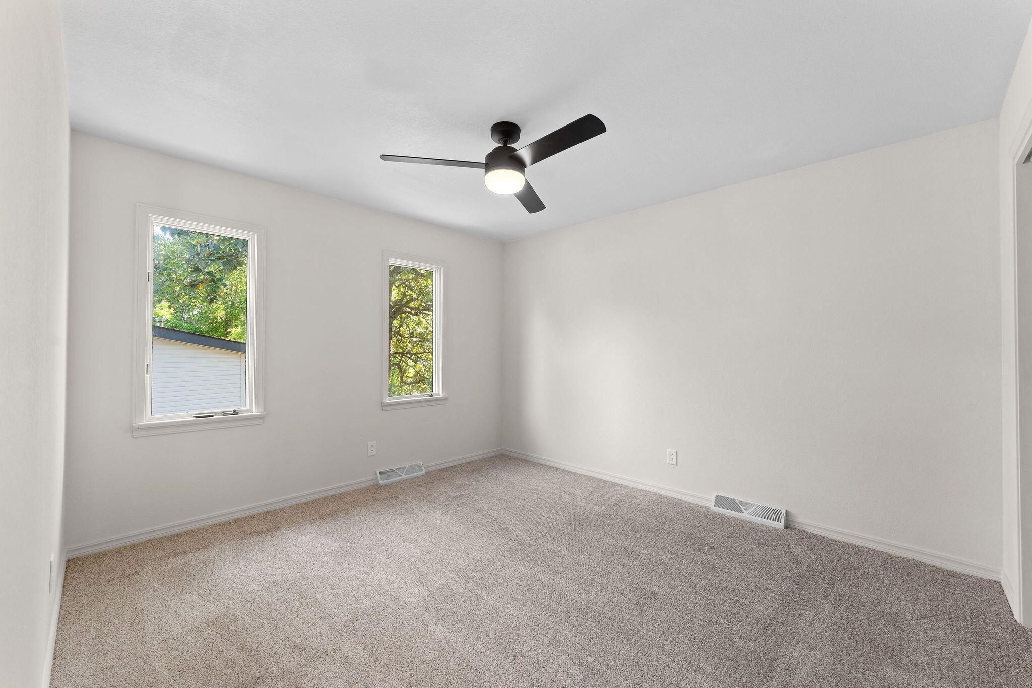 25609 Hillcrest Drive Property Photo 20