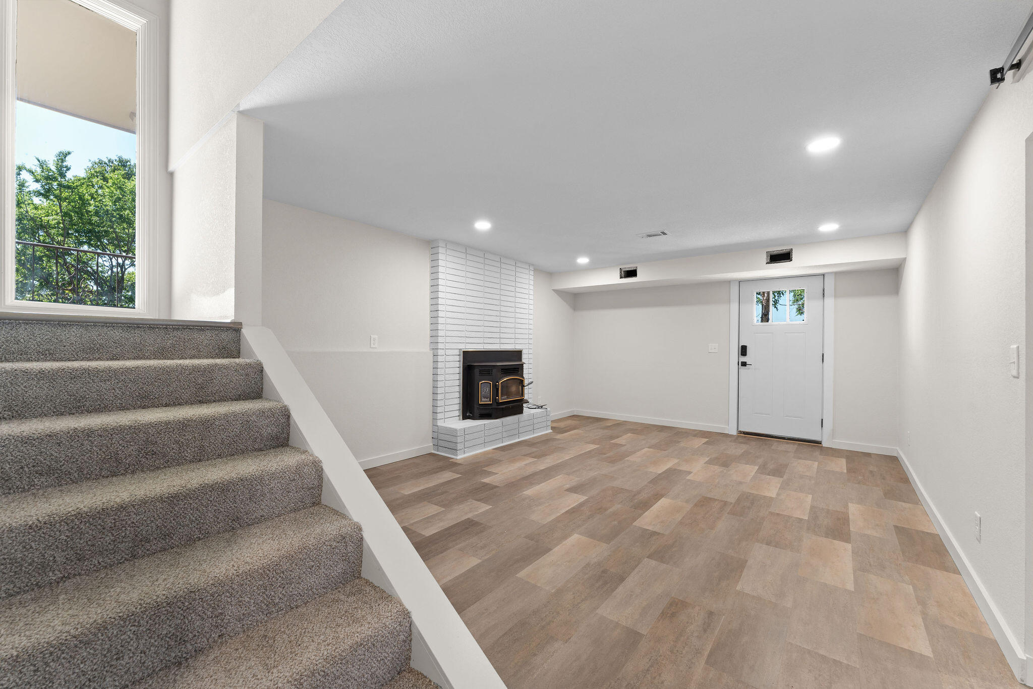25609 Hillcrest Drive Property Photo 24