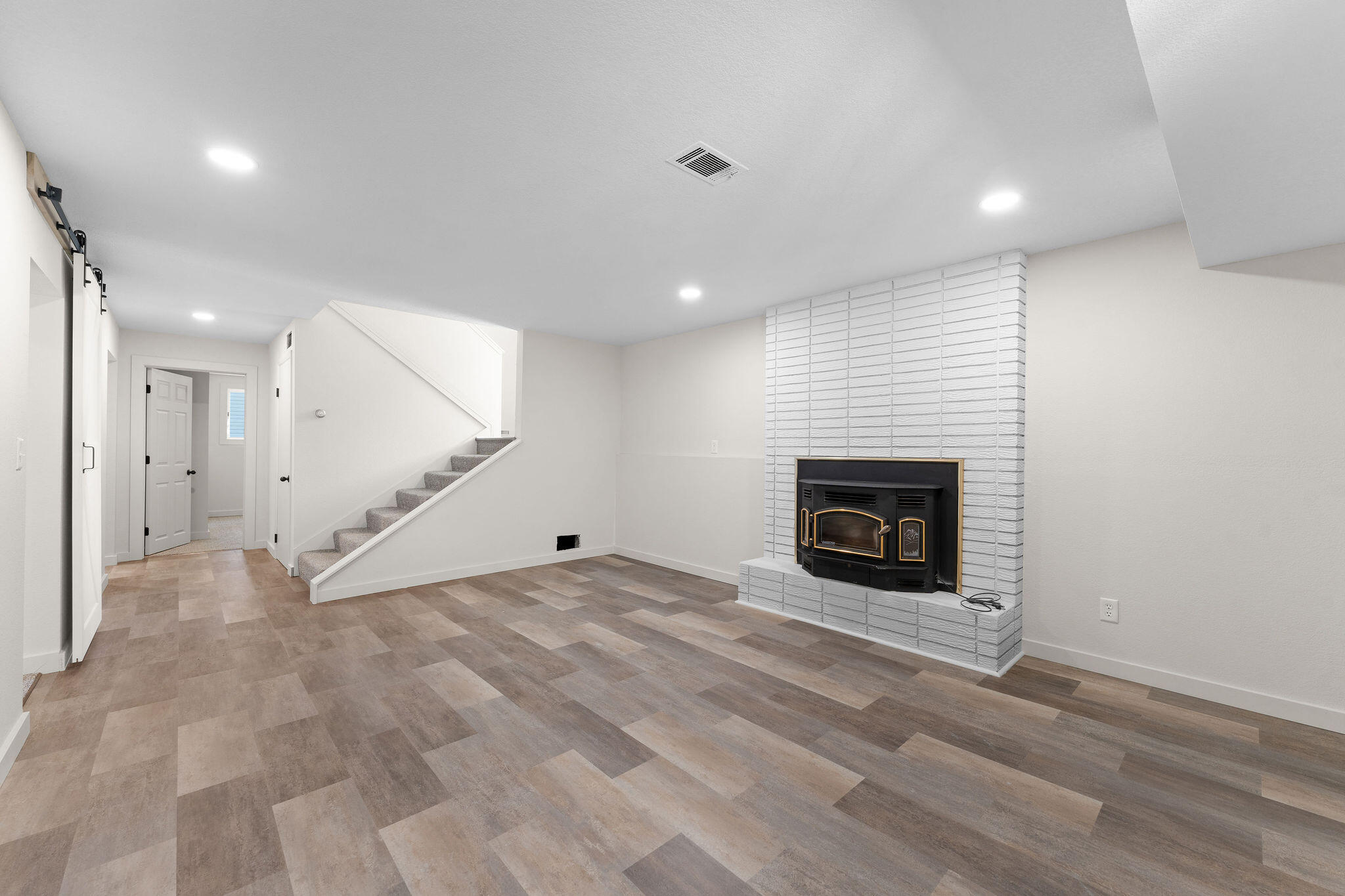 25609 Hillcrest Drive Property Photo 25