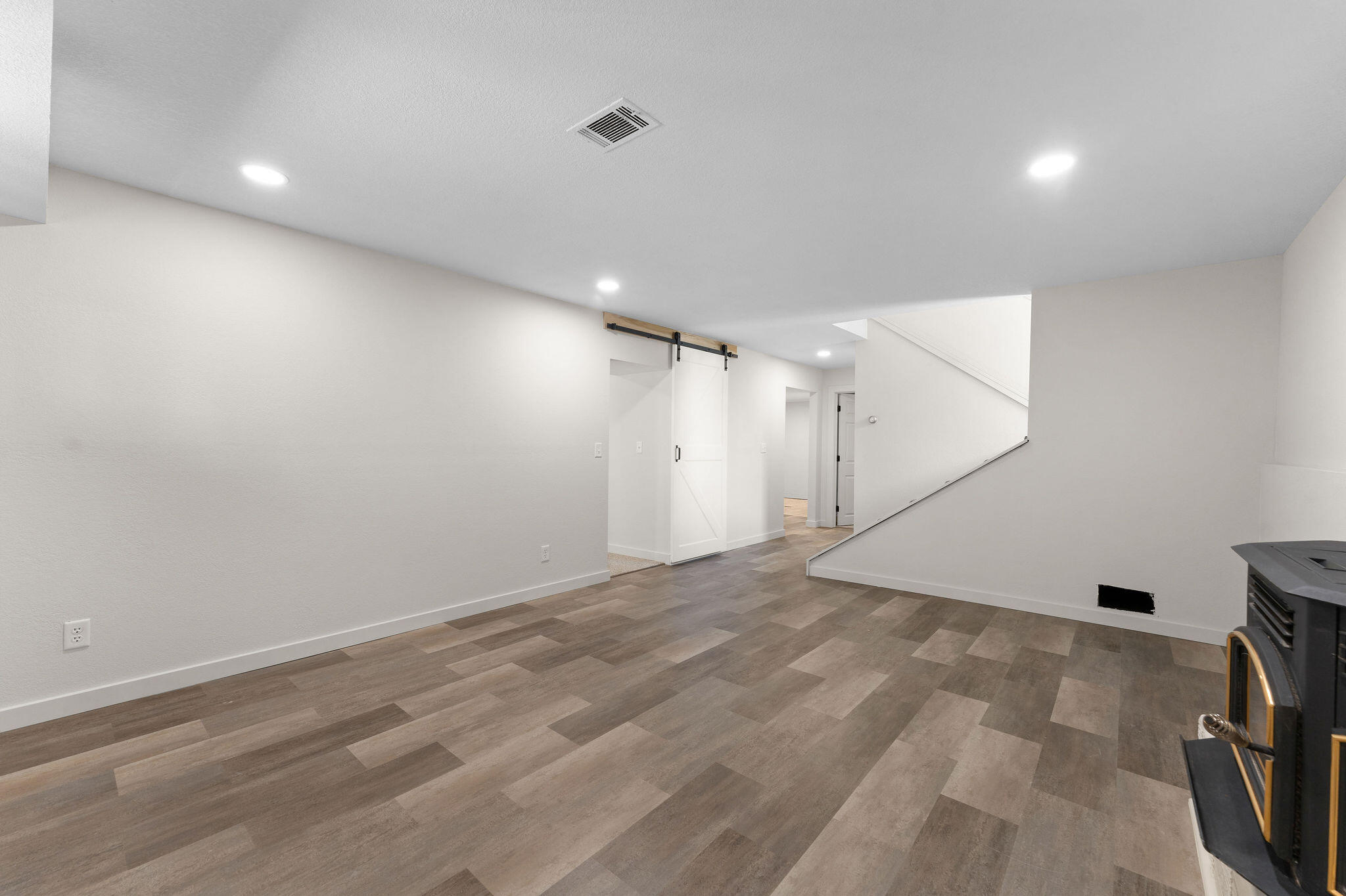 25609 Hillcrest Drive Property Photo 26