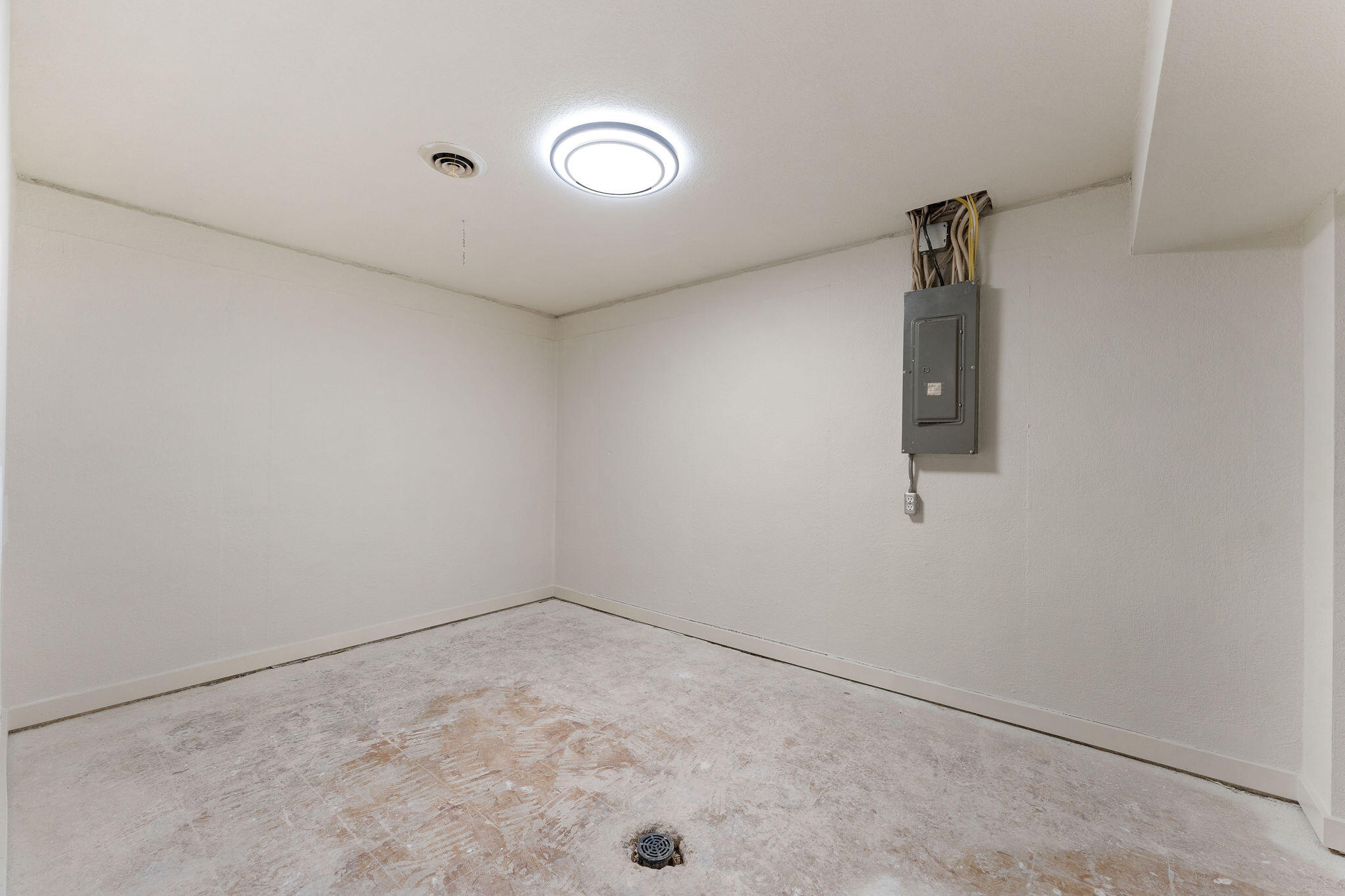 25609 Hillcrest Drive Property Photo 32