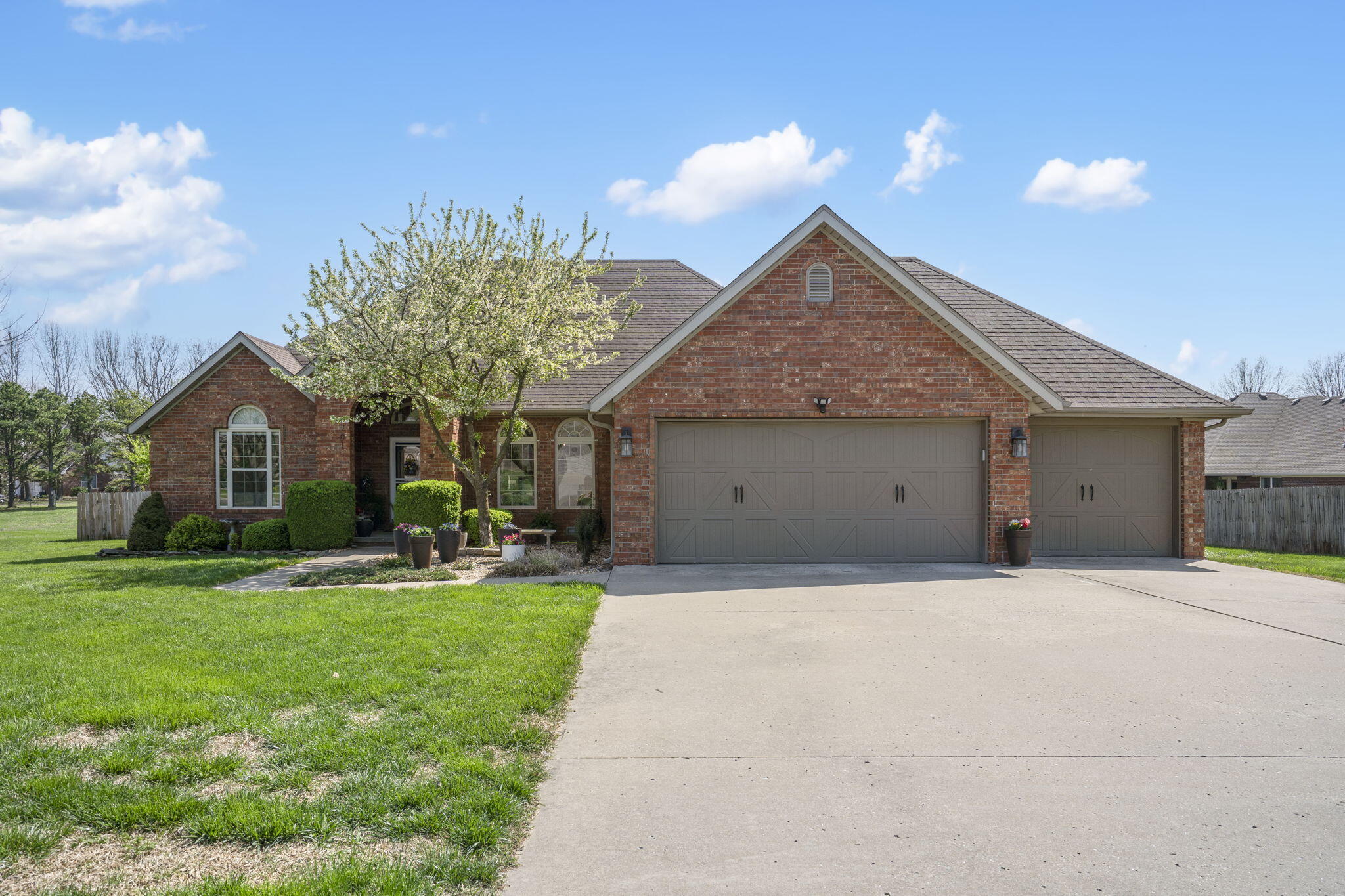 1701 Twin Oaks Drive Property Photo 1