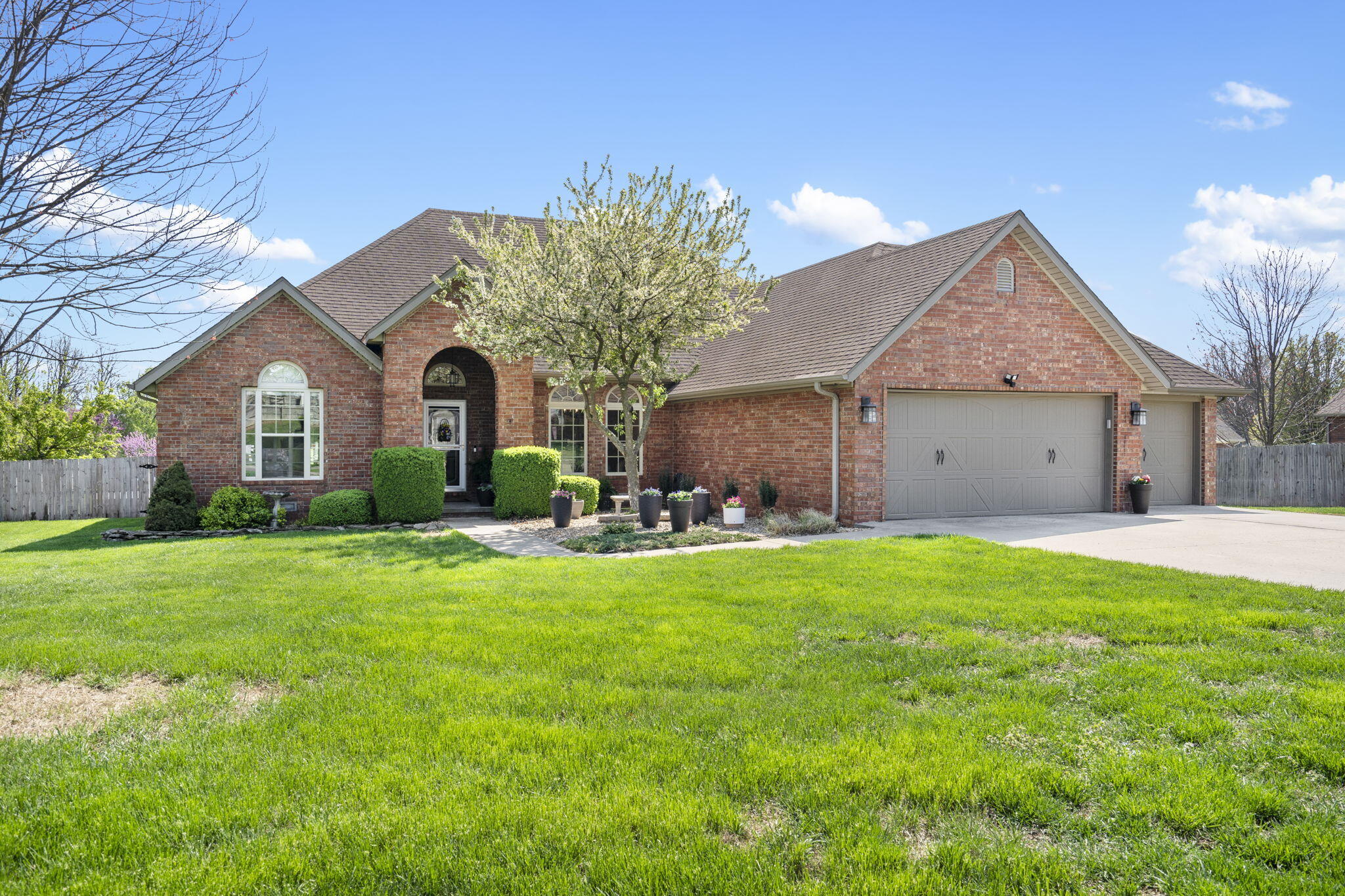 1701 Twin Oaks Drive Property Photo 2