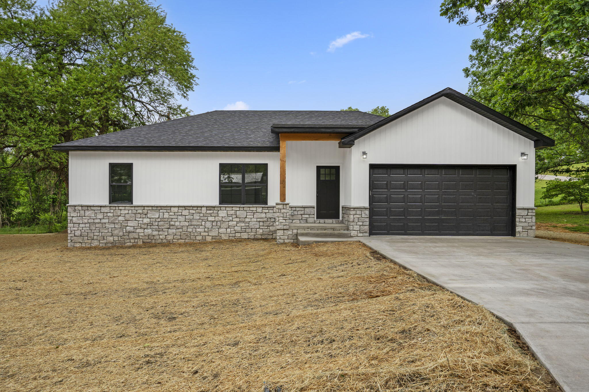 806 Iris Avenue Property Photo