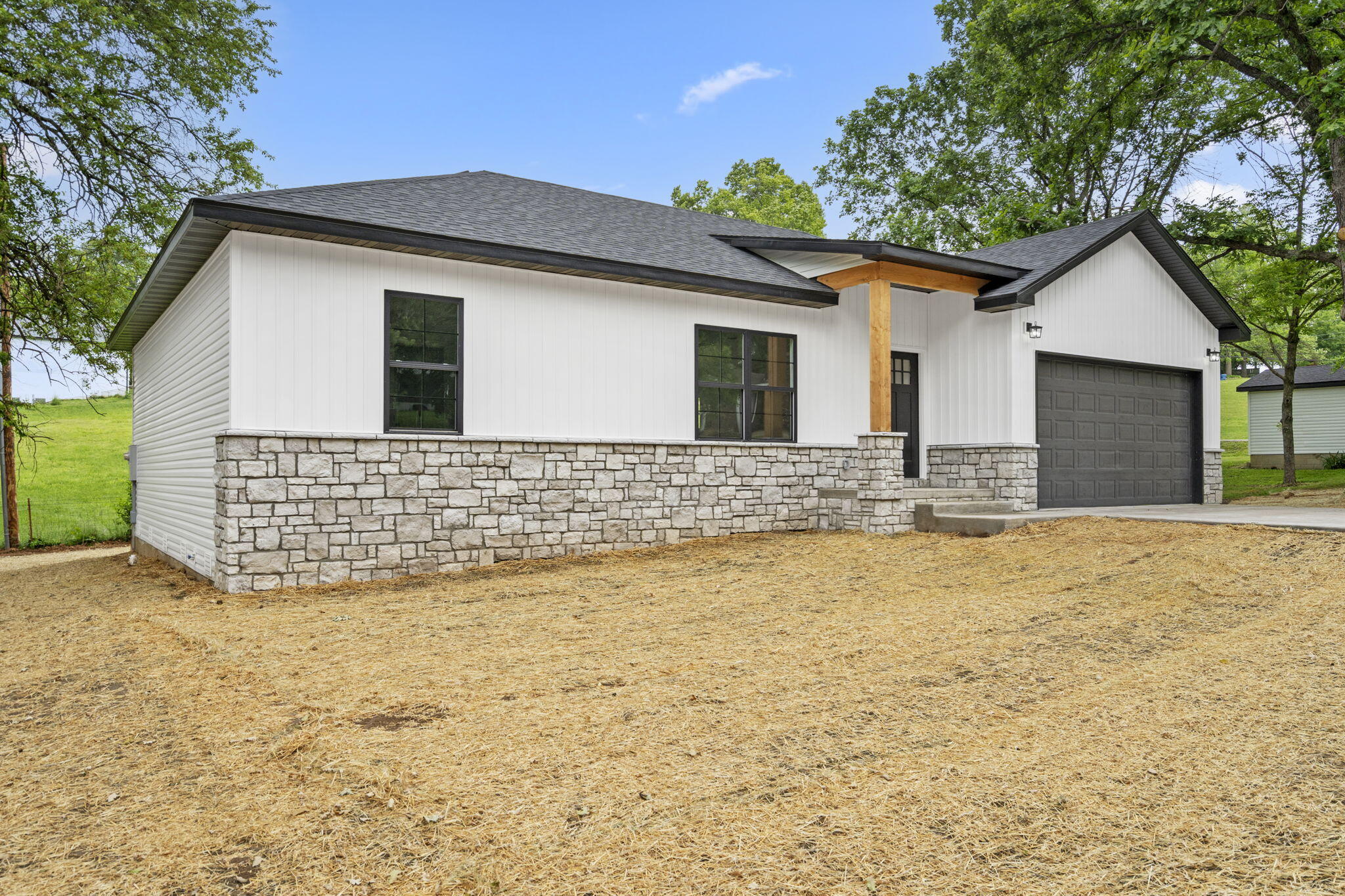806 Iris Avenue Property Photo 2