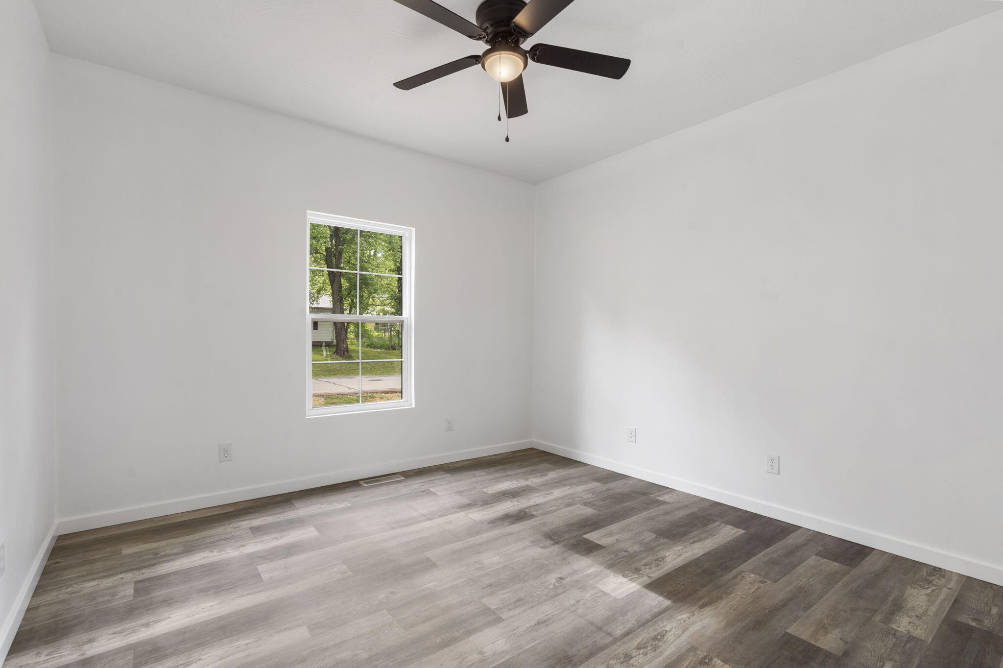 806 Iris Avenue Property Photo 11