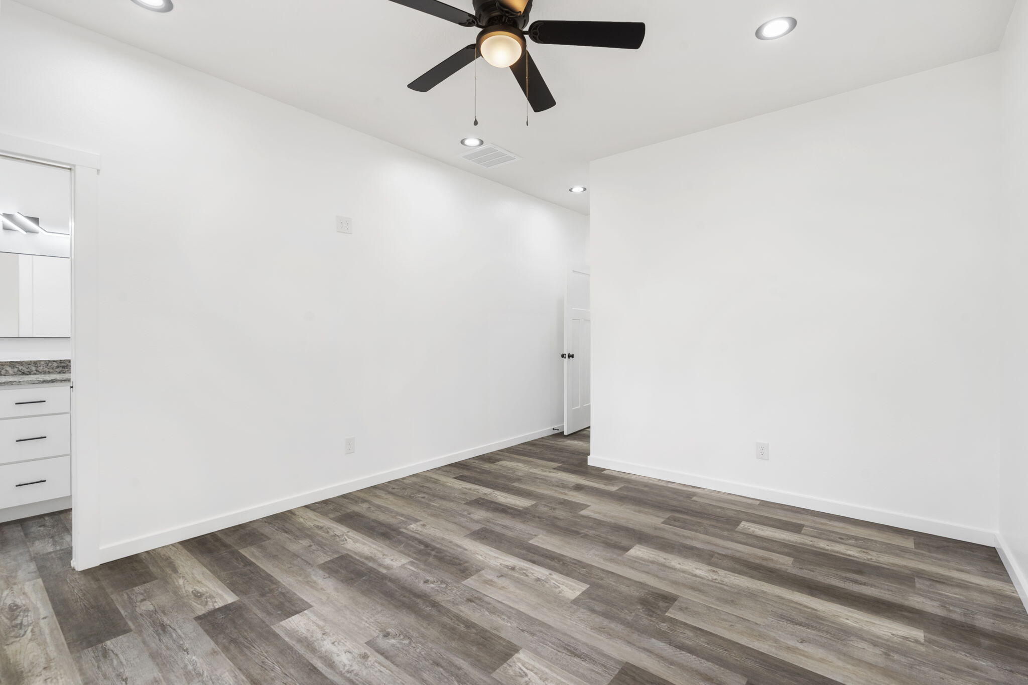 806 Iris Avenue Property Photo 16