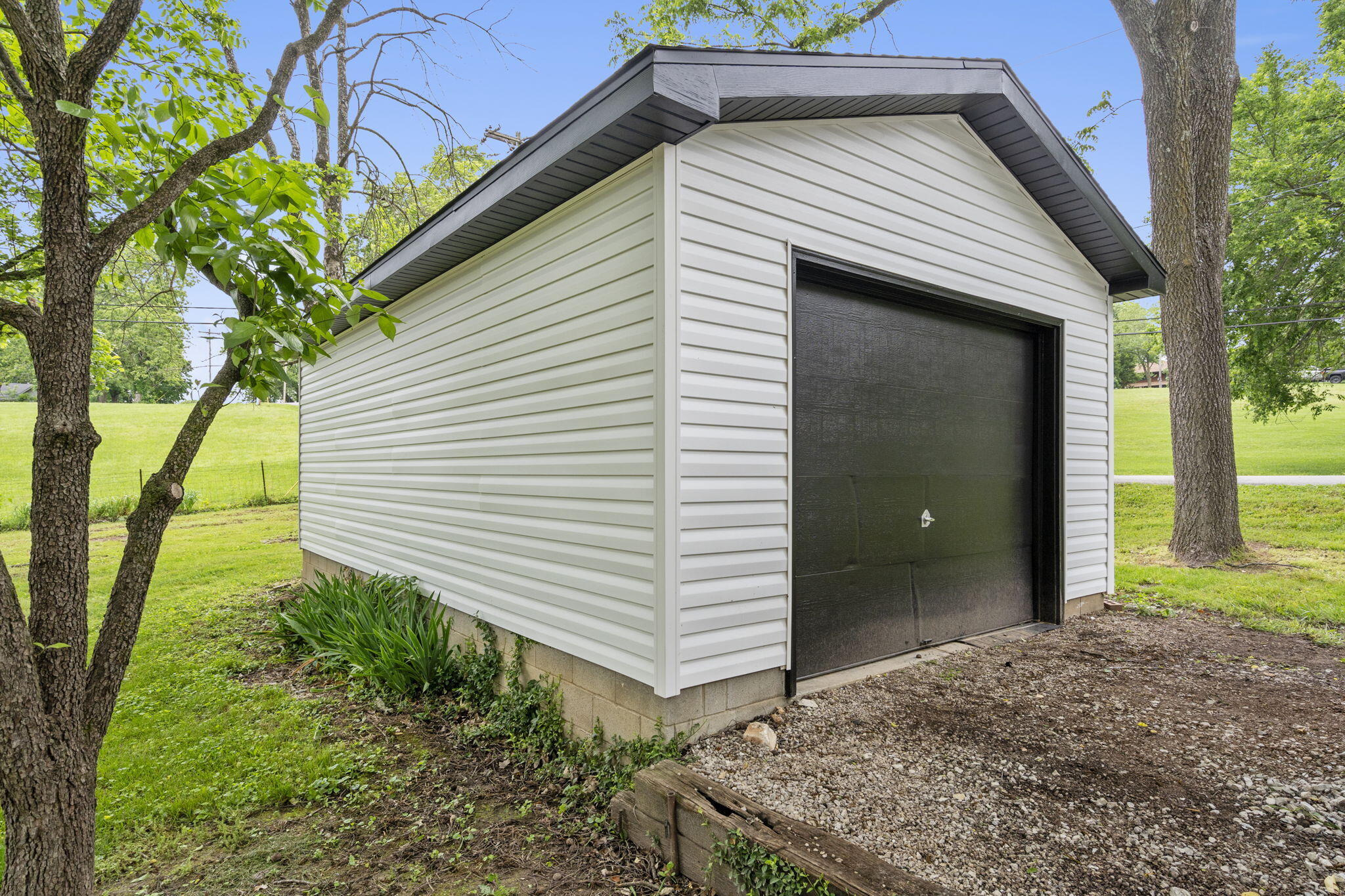 806 Iris Avenue Property Photo 24