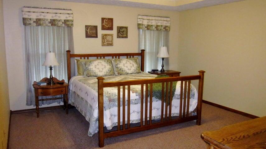 4622 South West Avenue Property Photo 9