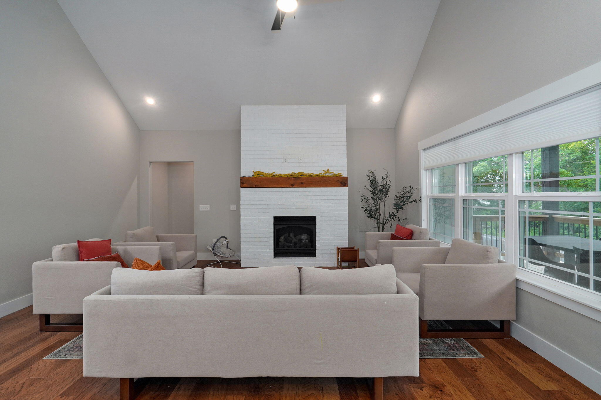4712 Florence Avenue Property Photo 8