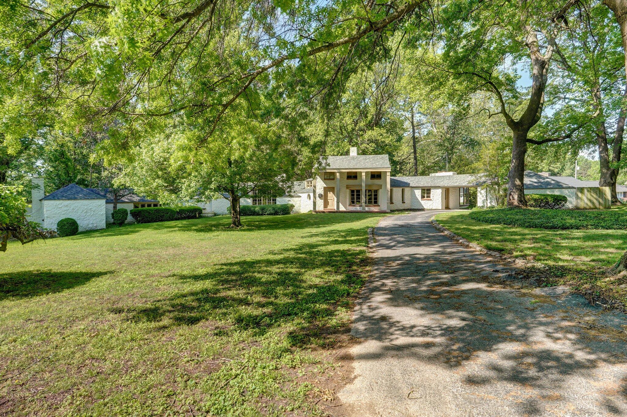 2240 East Fritts Lane Property Photo 3