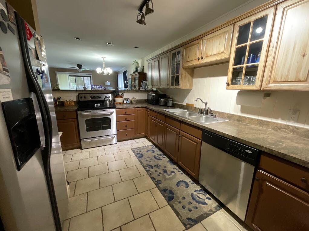 123 River Point Road Property Photo 8