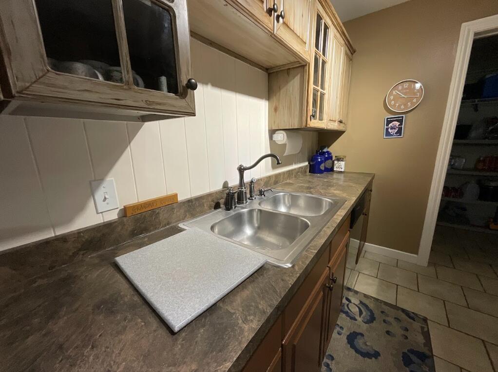 123 River Point Road Property Photo 10
