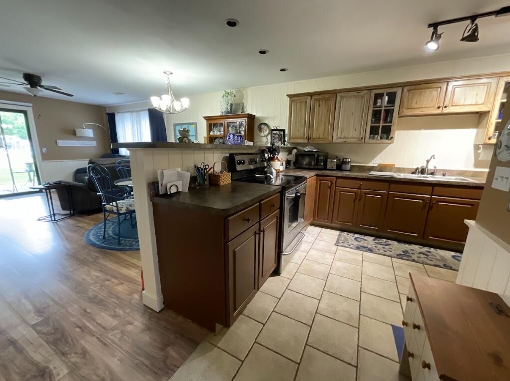 123 River Point Road Property Photo 11