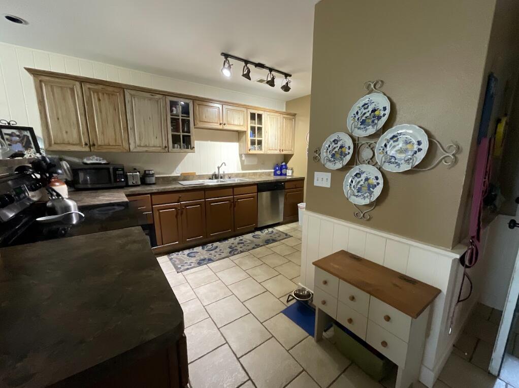 123 River Point Road Property Photo 12