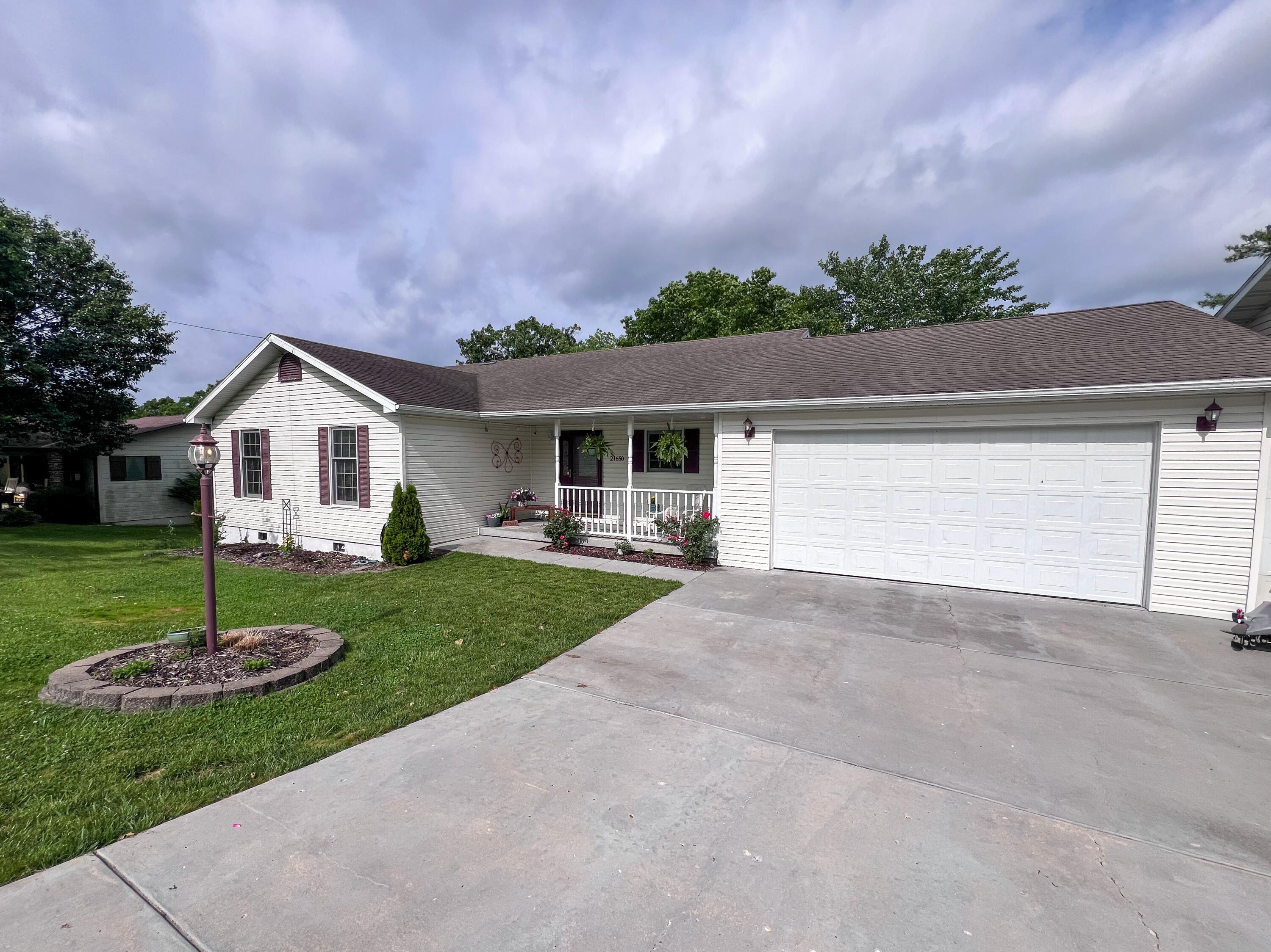 21650 Kings Loop Property Photo 35