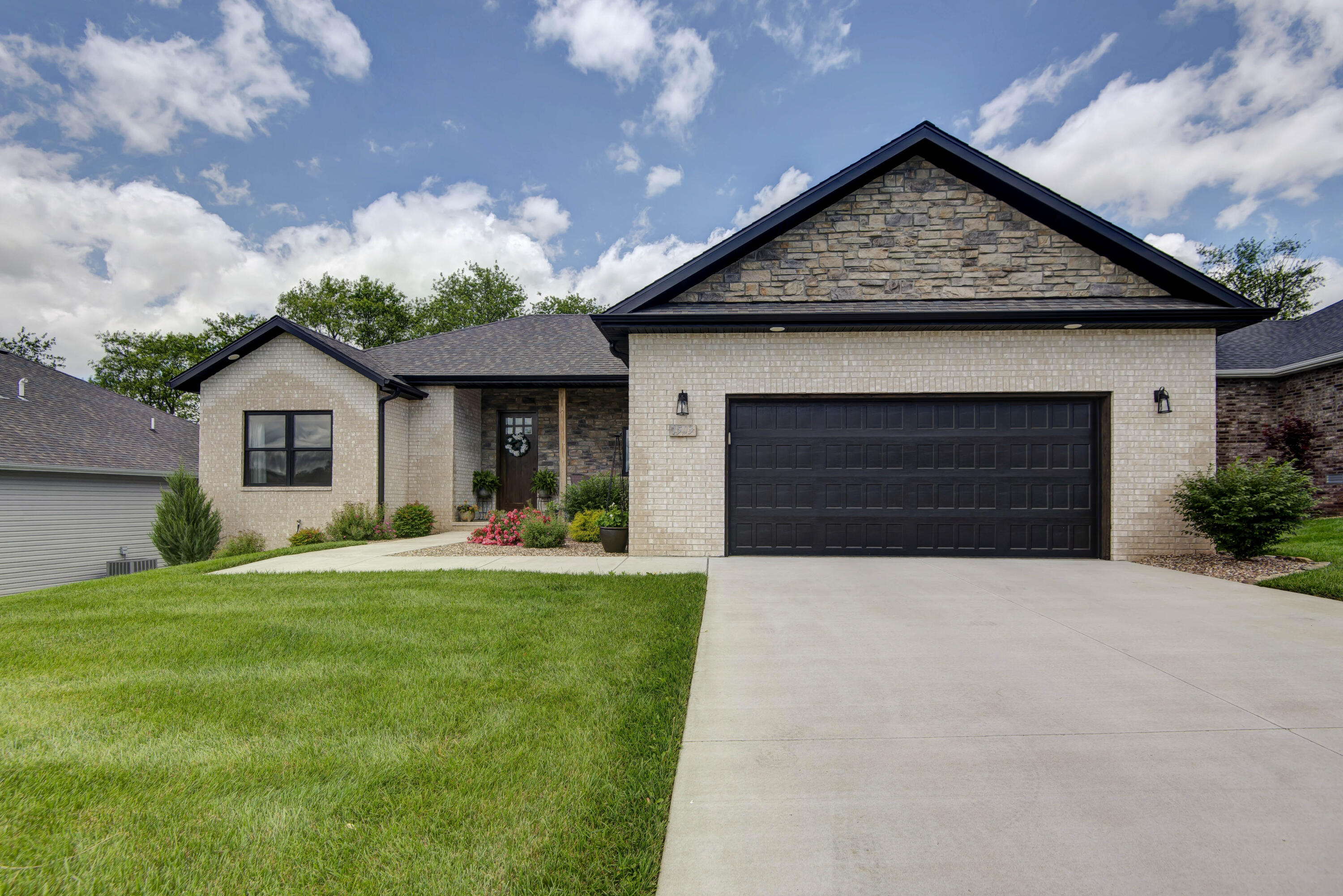 1503 West Ragweed Court Property Photo 2