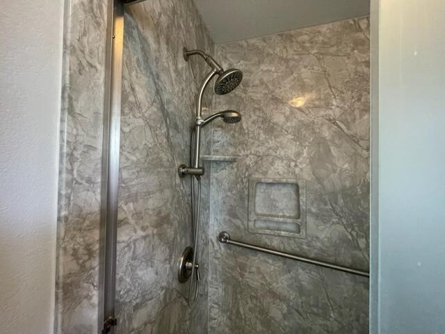607 Robin Road Property Photo 17