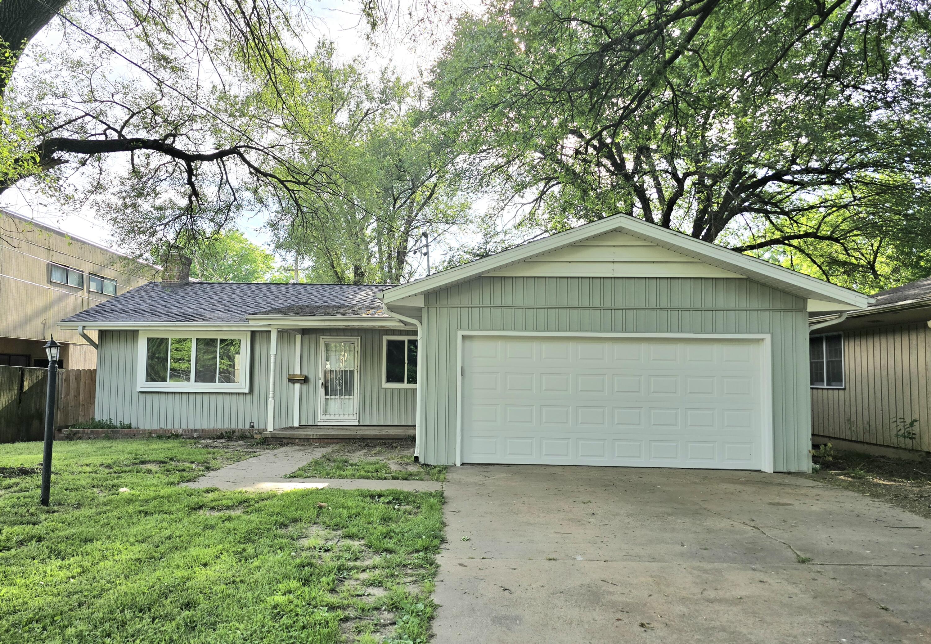 2245 South Pickwick Avenue Property Photo 1