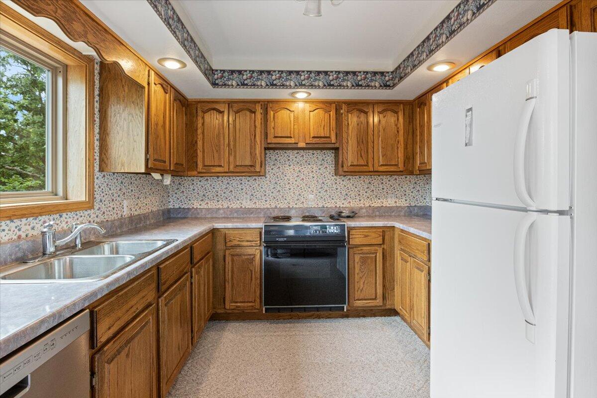 196 Cedarberry Drive Property Photo 10