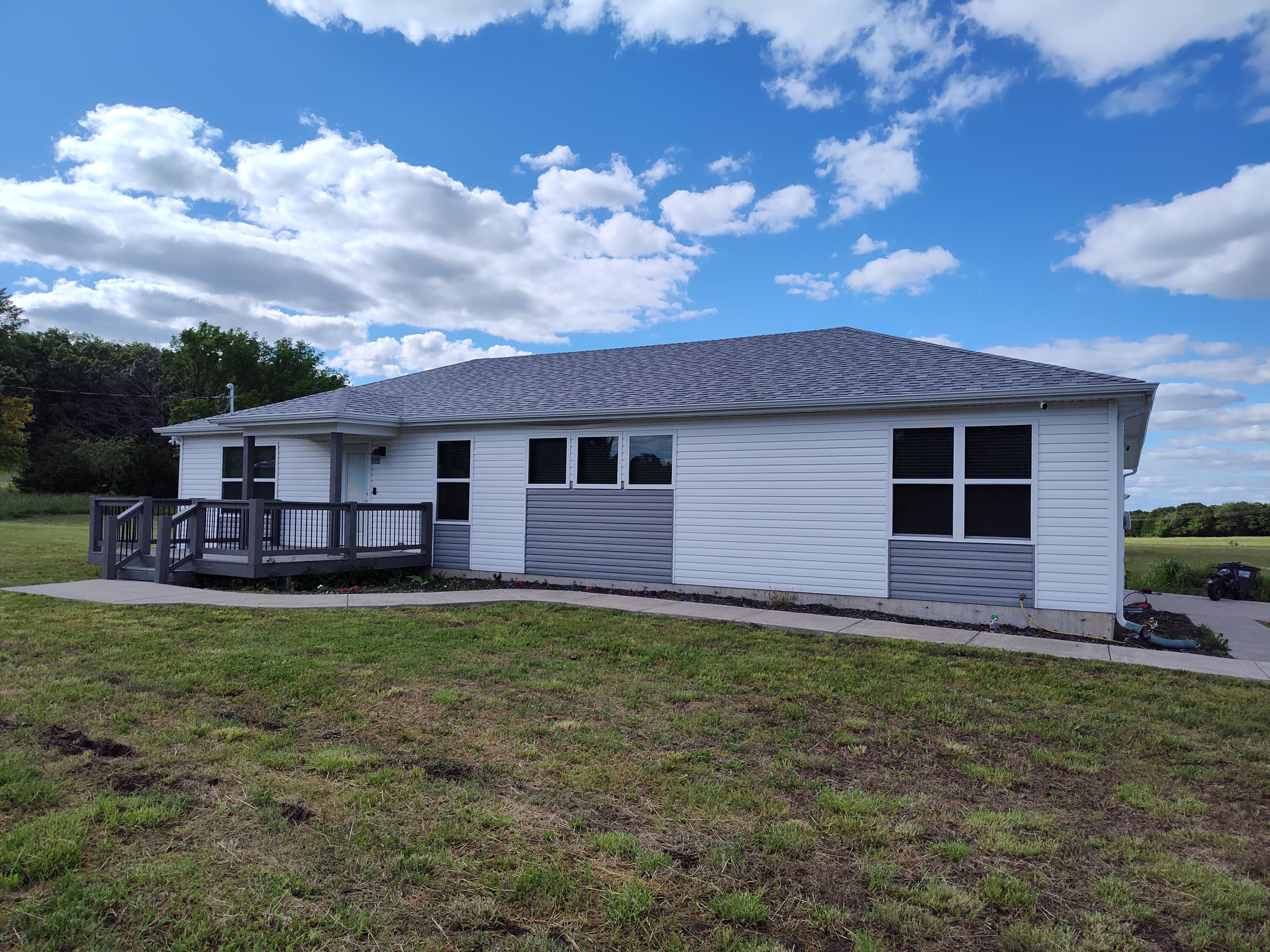 1000 West Miller Street Property Photo 5