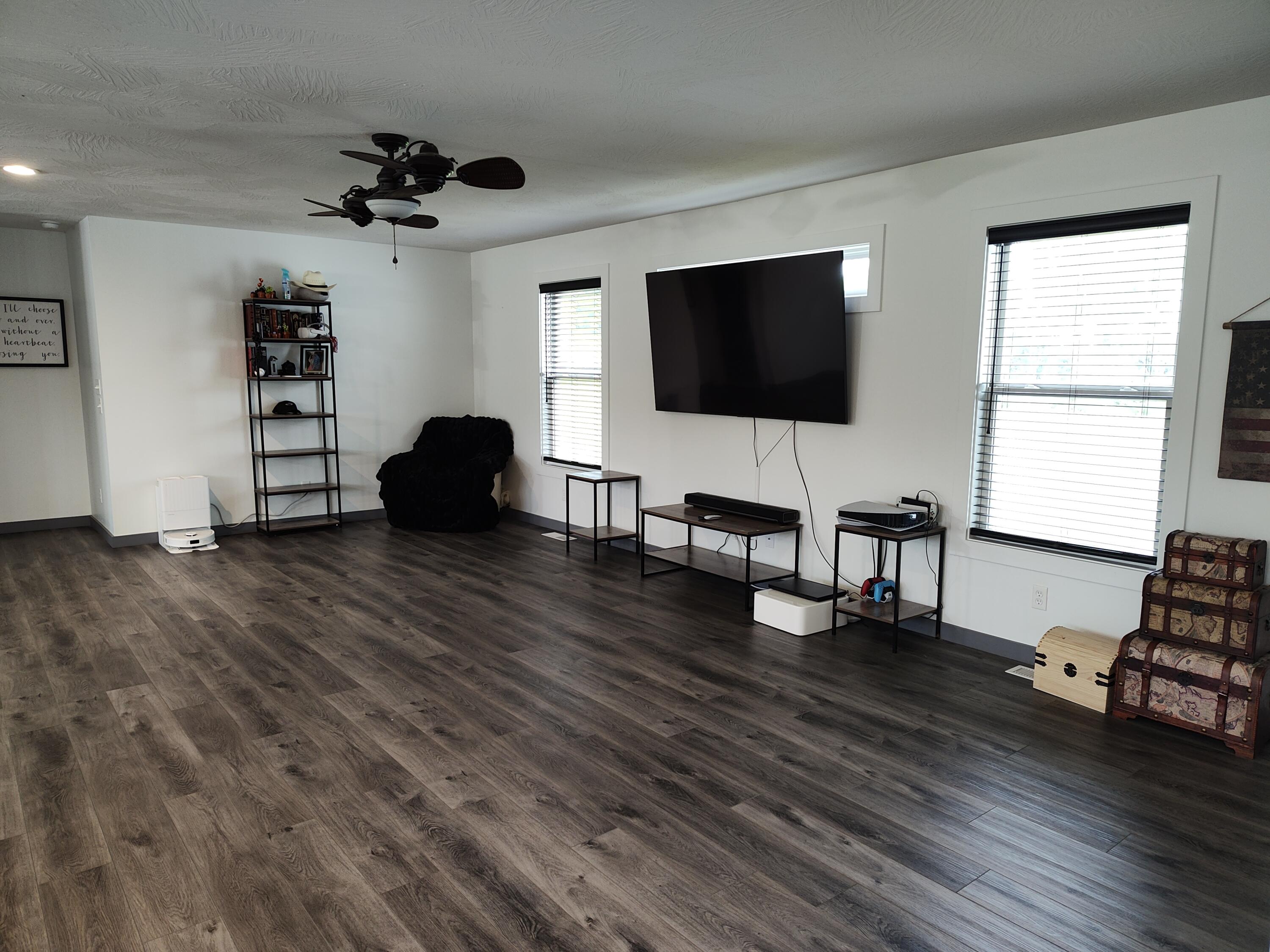 1000 West Miller Street Property Photo 8