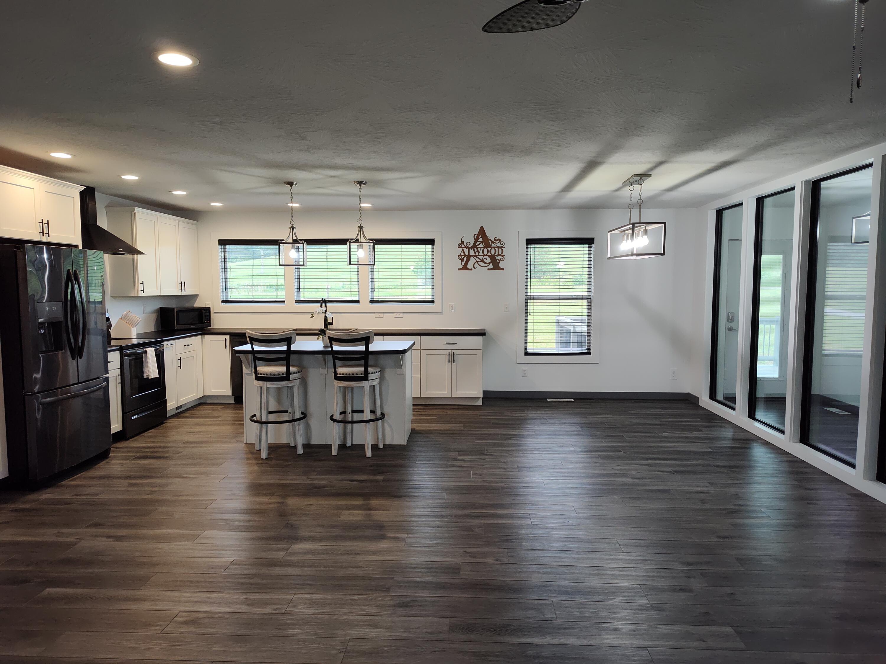 1000 West Miller Street Property Photo 10