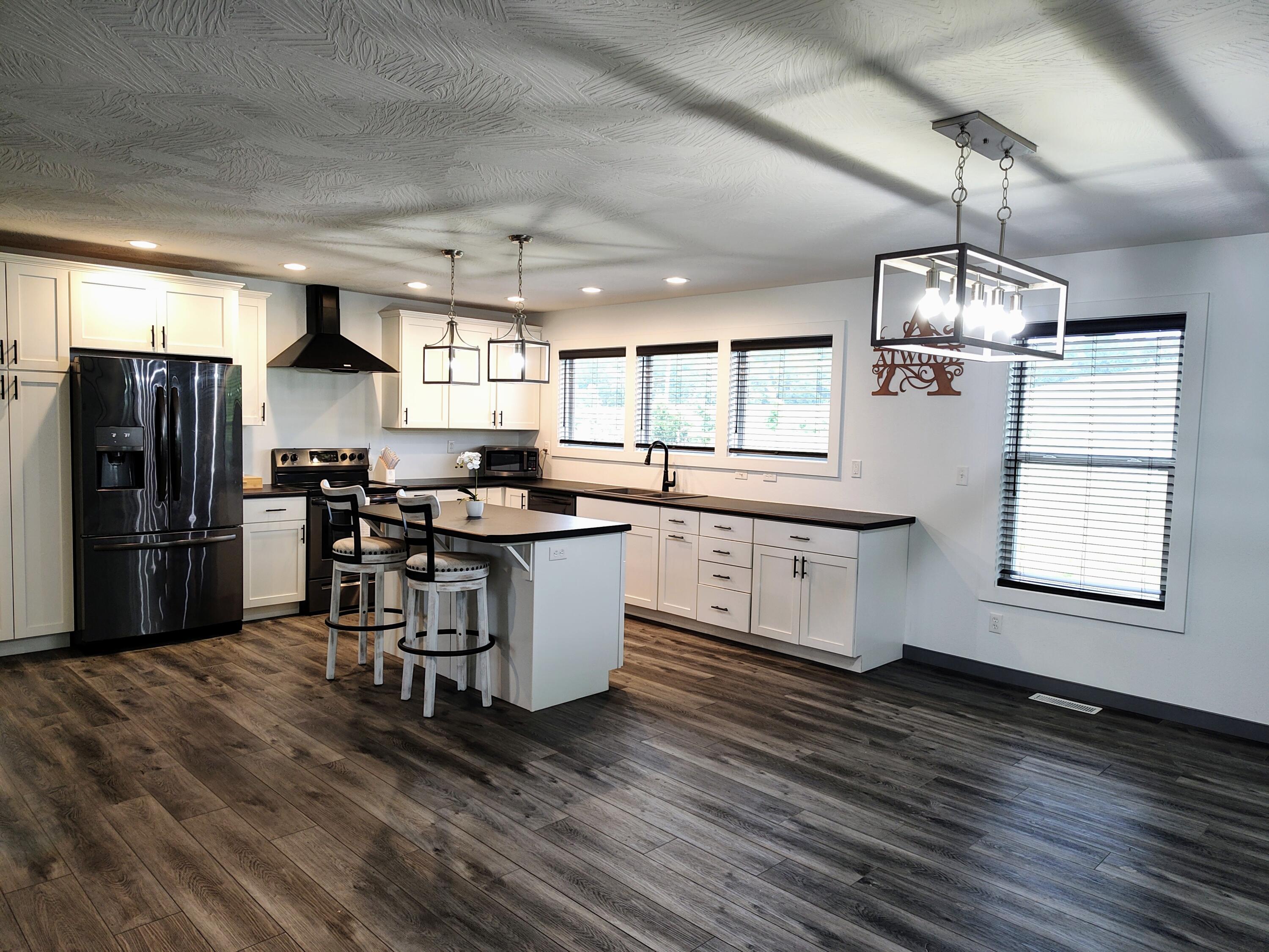 1000 West Miller Street Property Photo 11