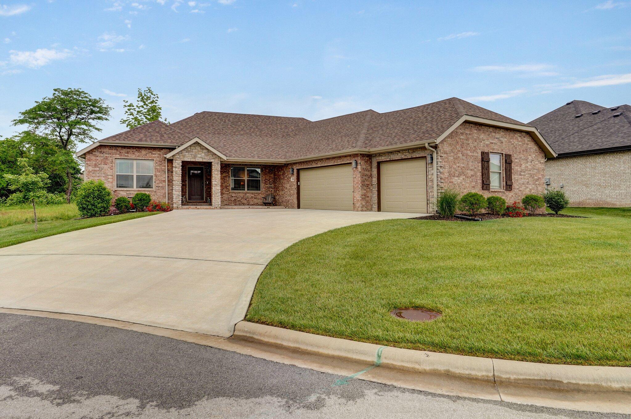 1002 East Tipperary Court Property Photo 1