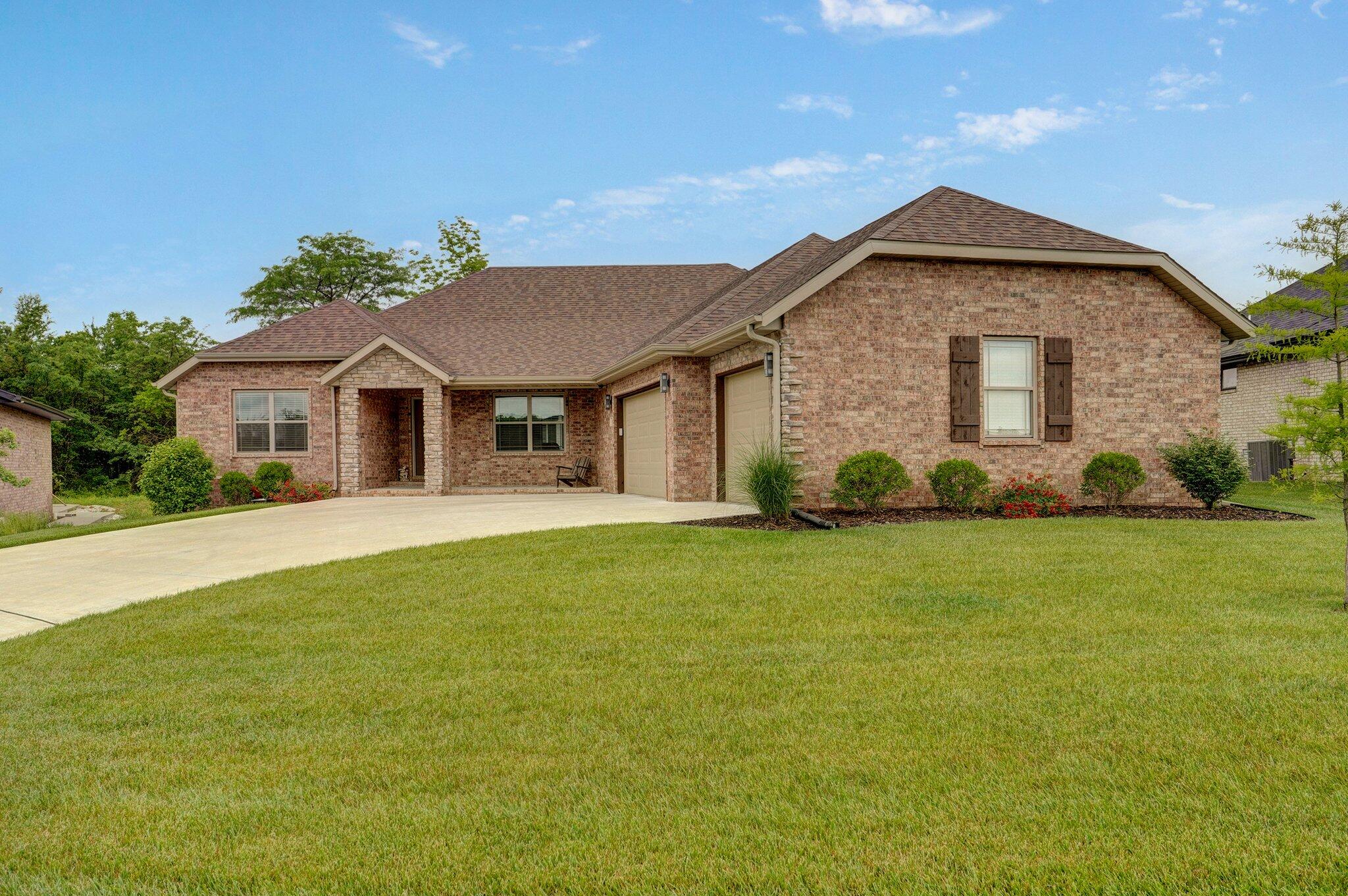 1002 East Tipperary Court Property Photo 2