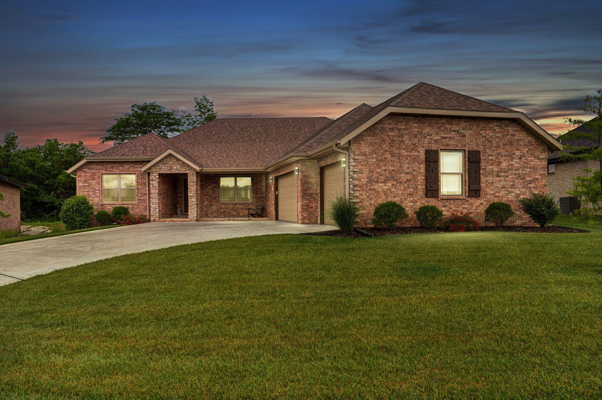 1002 East Tipperary Court Property Photo 3