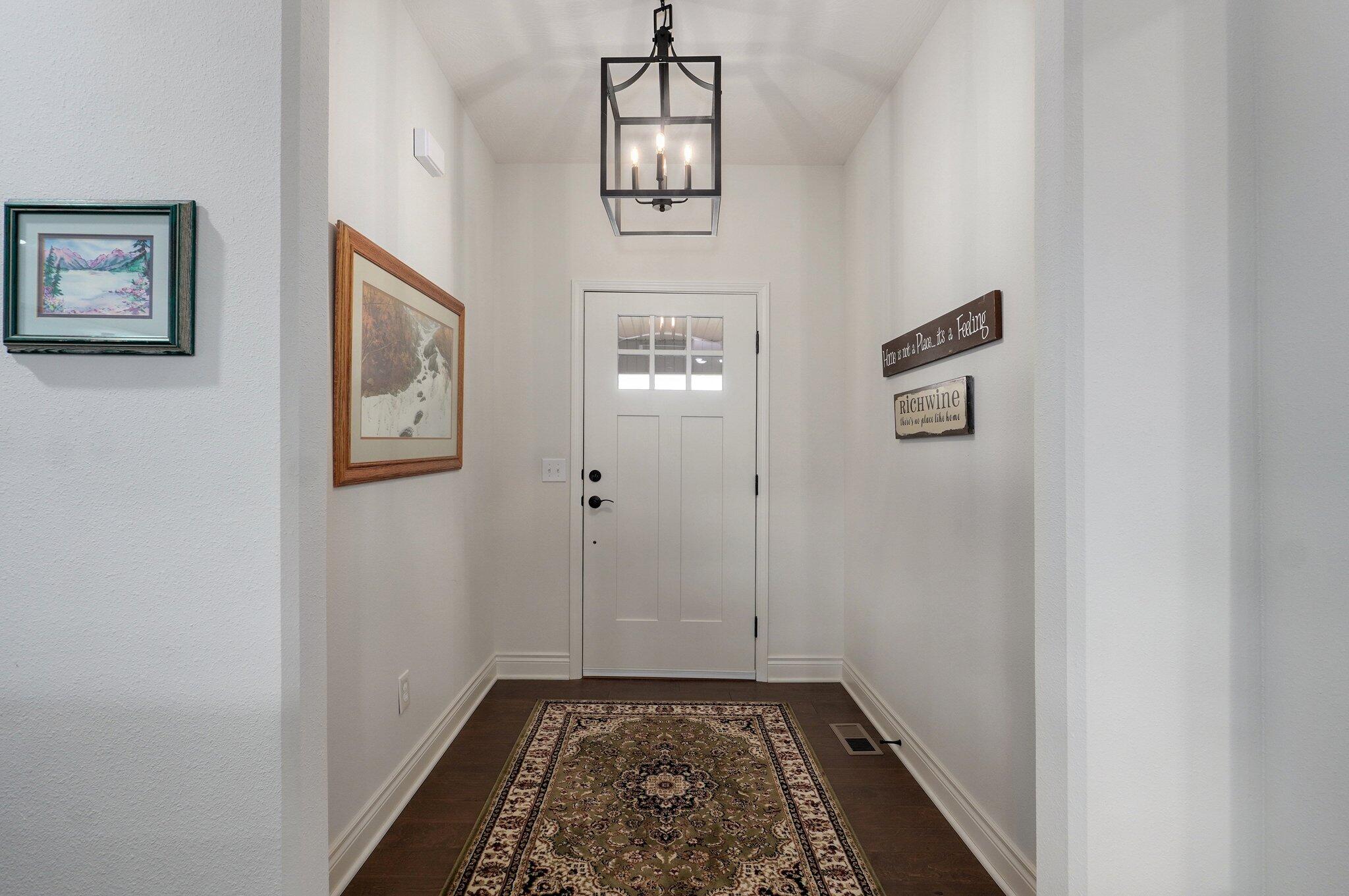1002 East Tipperary Court Property Photo 5