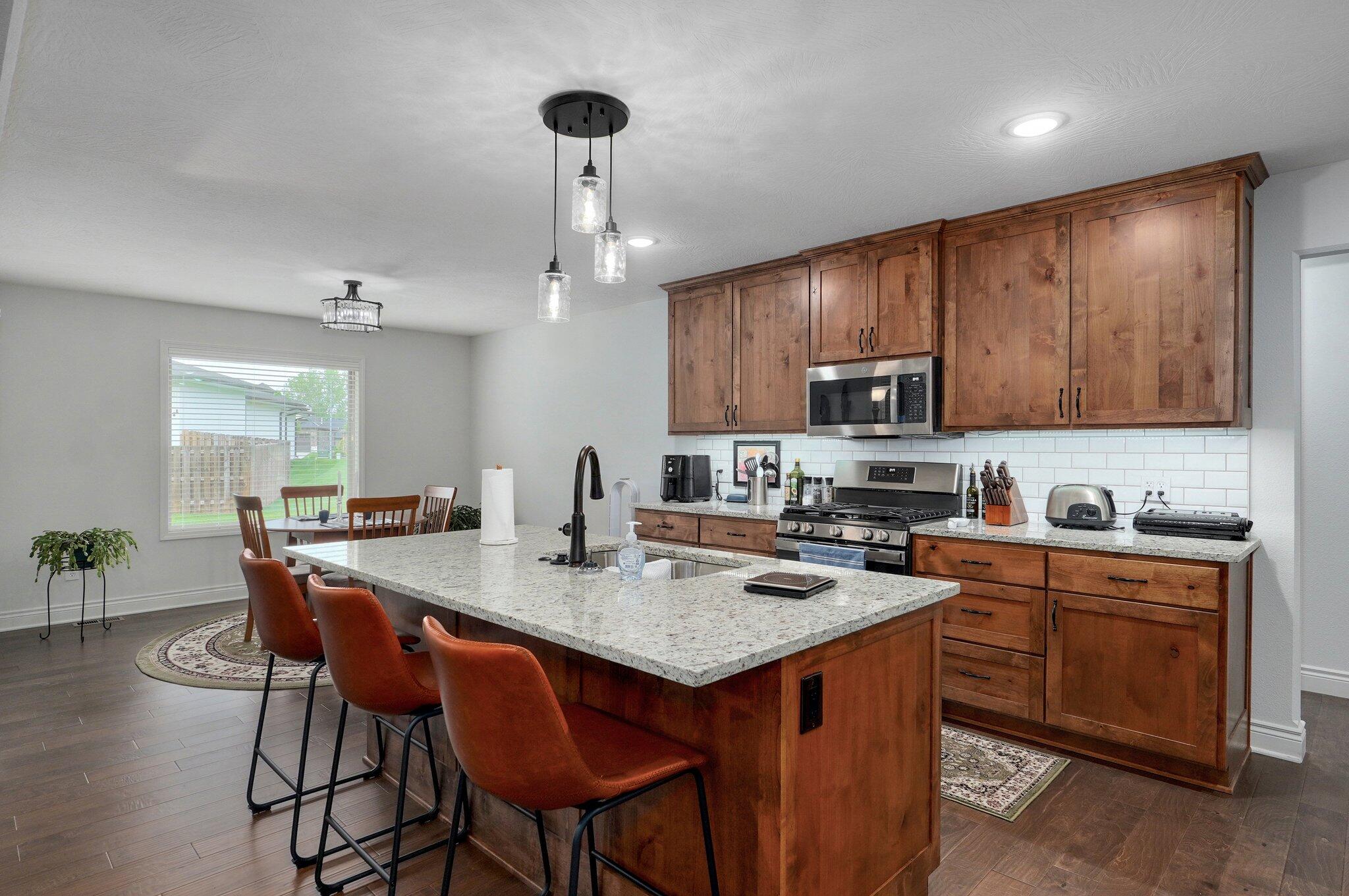 1002 East Tipperary Court Property Photo 12