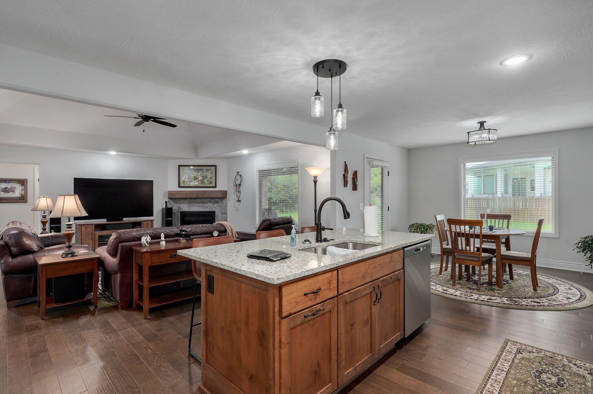 1002 East Tipperary Court Property Photo 13