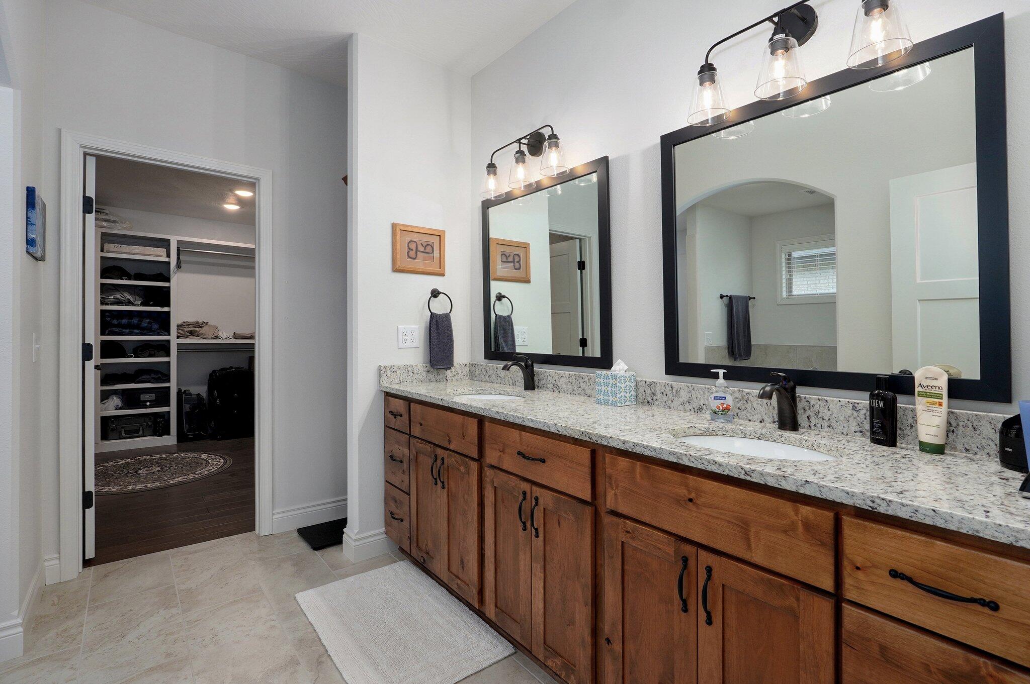 1002 East Tipperary Court Property Photo 22