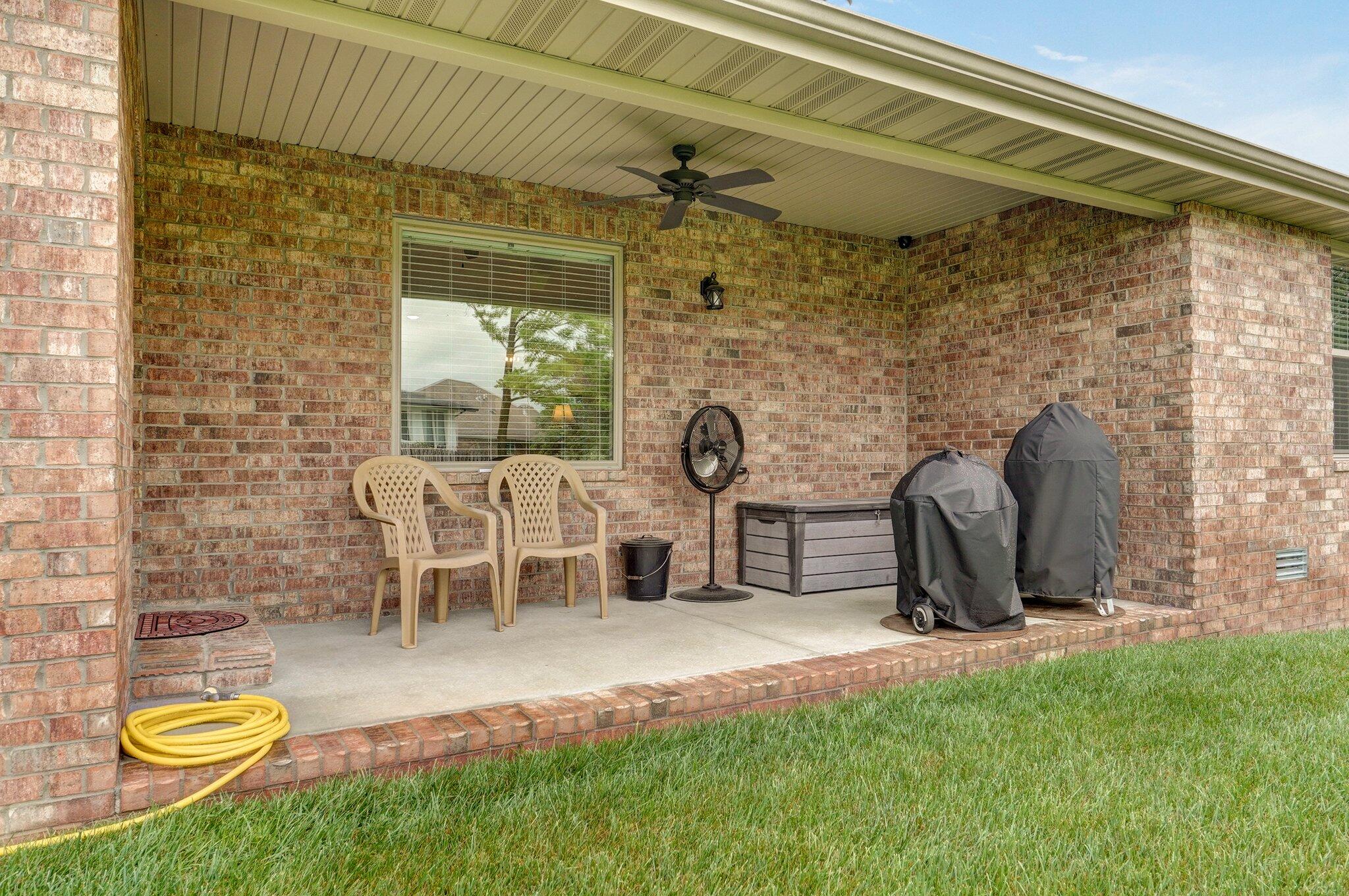1002 East Tipperary Court Property Photo 32